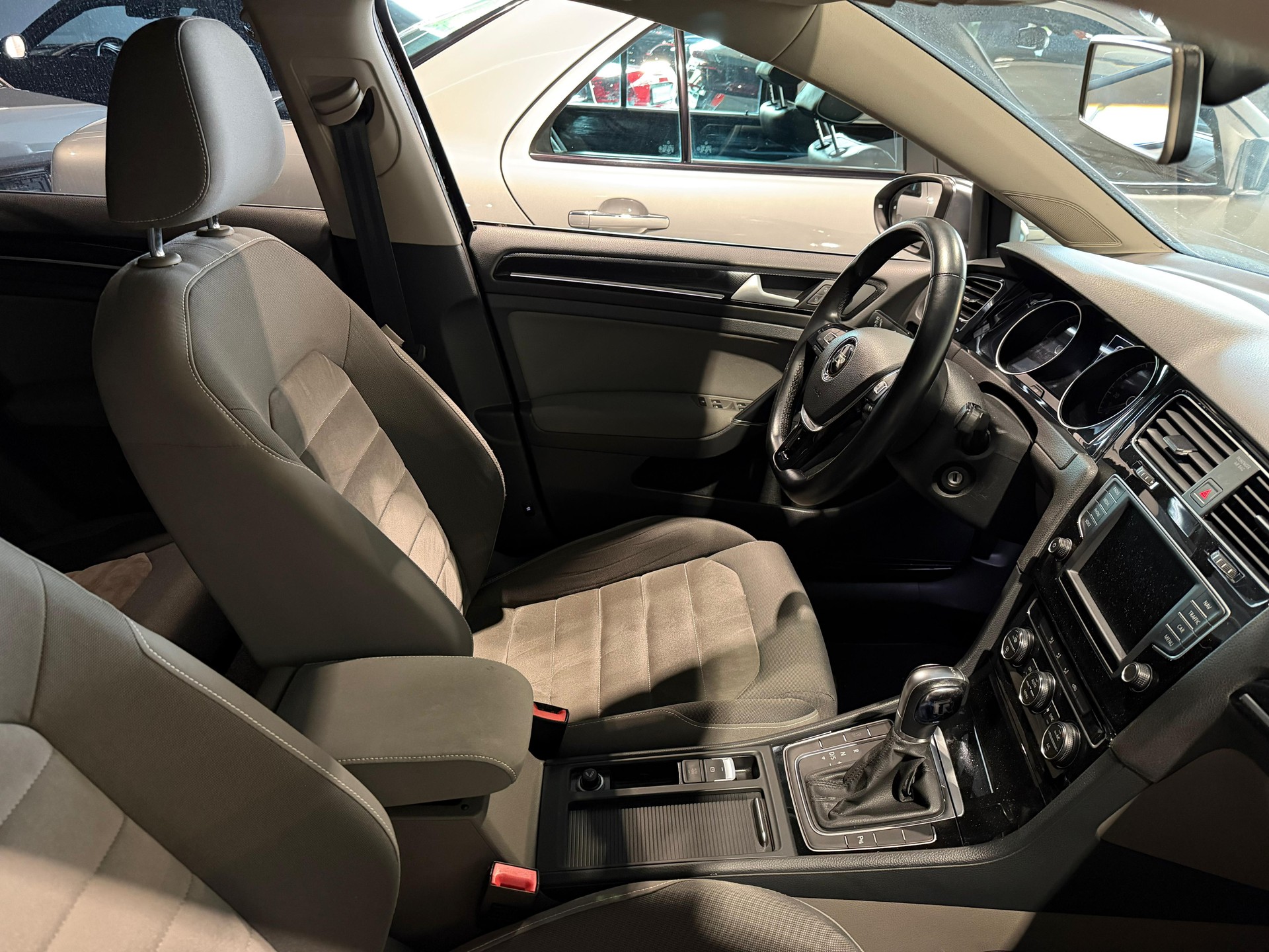 VW Golf Variant 2.0 TDI Highline DSG-image-6