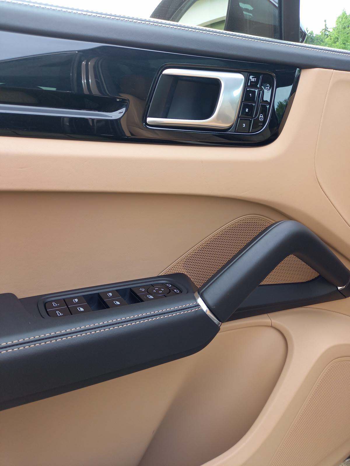 PORSCHE Cayenne-image-11
