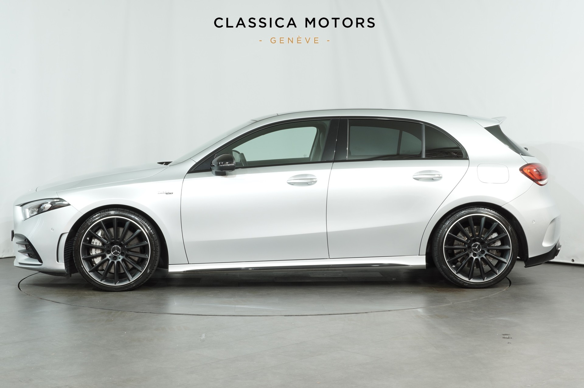 MERCEDES-BENZ A 35 AMG 4Matic Speedshift-image-6