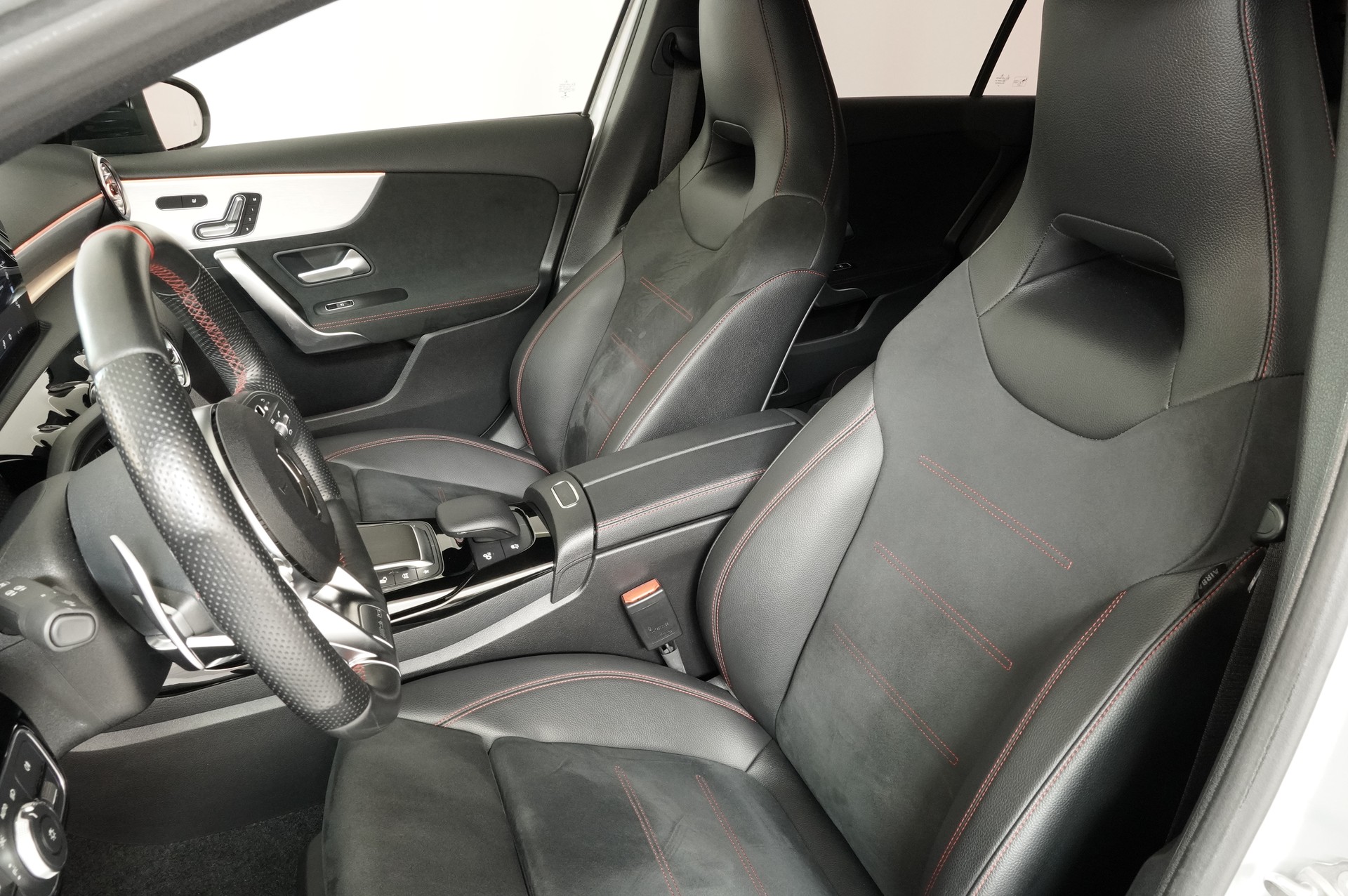 MERCEDES-BENZ A 35 AMG 4Matic Speedshift-image-11