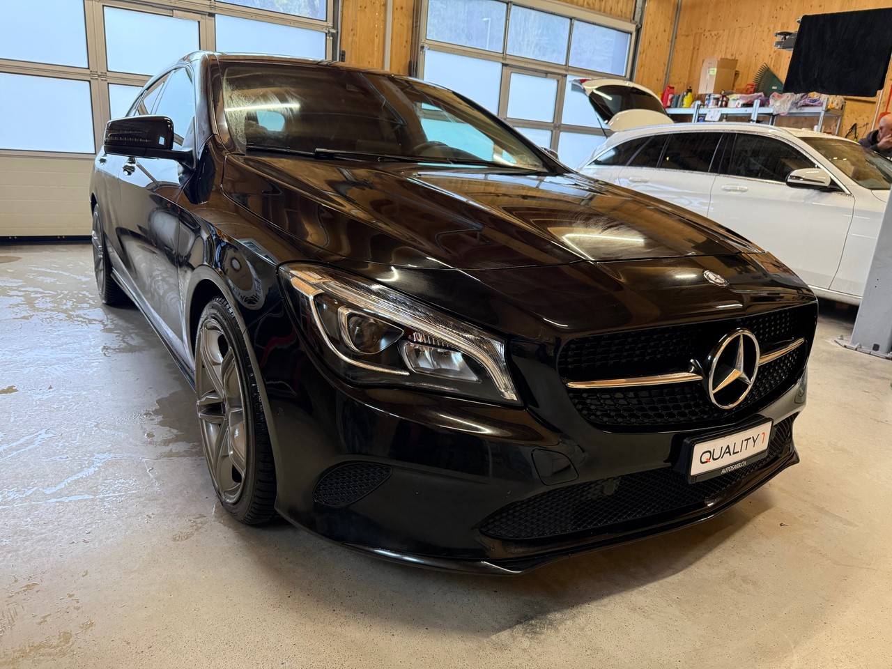 MERCEDES-BENZ CLA Shooting Br. 200 d Swiss Star Urban 4M 7G-DCT-showroom-element-2