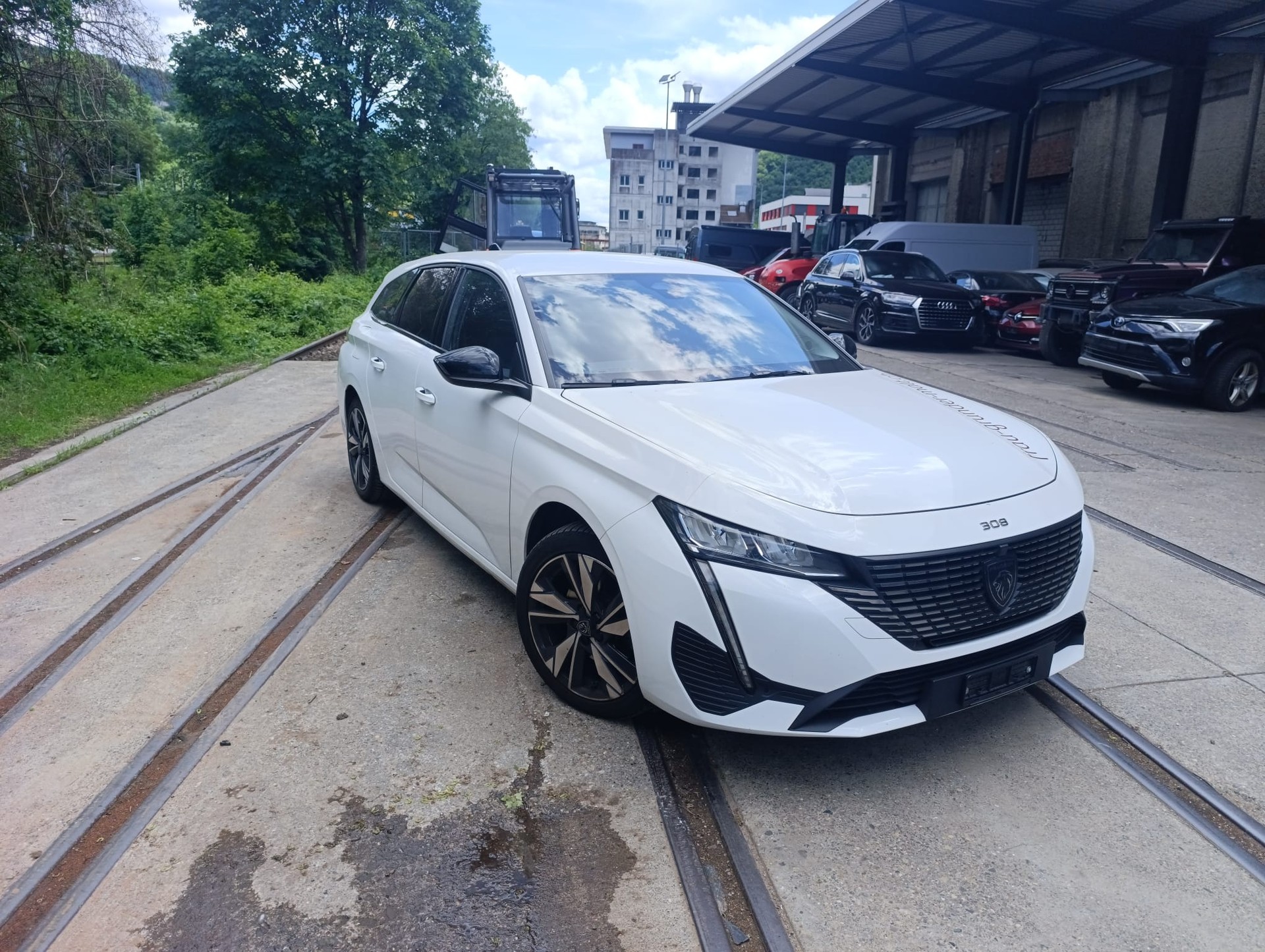 PEUGEOT 308 SW 1.5 BlueHDI Allure Pack EAT8-image-0