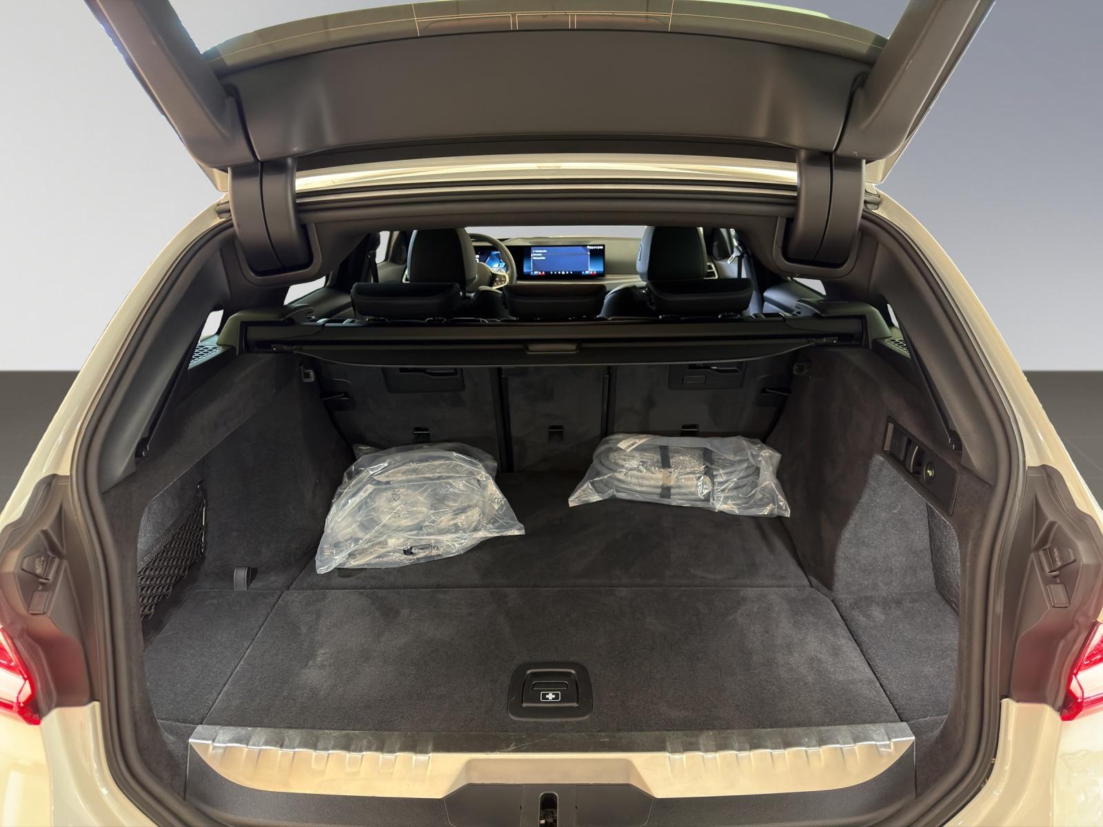 BMW 330e xDrive M-SportPaket-image-19