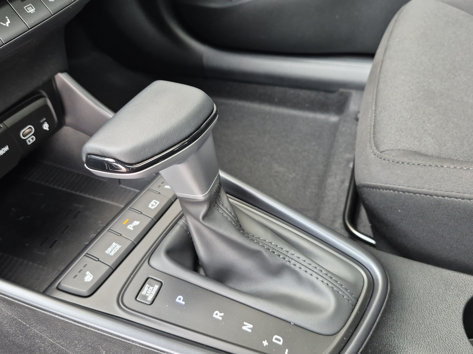 HYUNDAI i20 1.0 T-GDi Vertex Sunroof-image-15