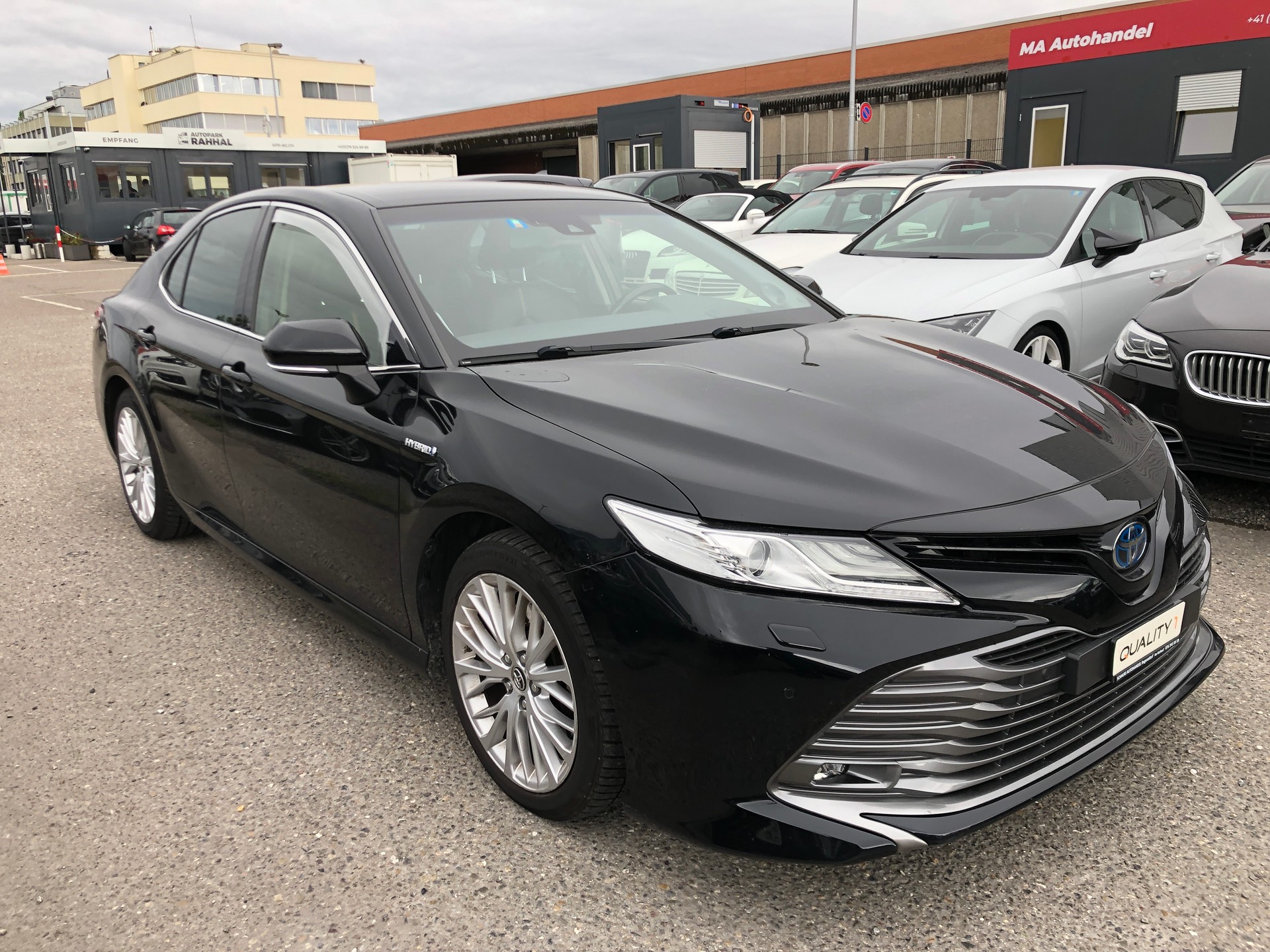 TOYOTA Camry 2.5 HSD e-CVT Premium-image-2