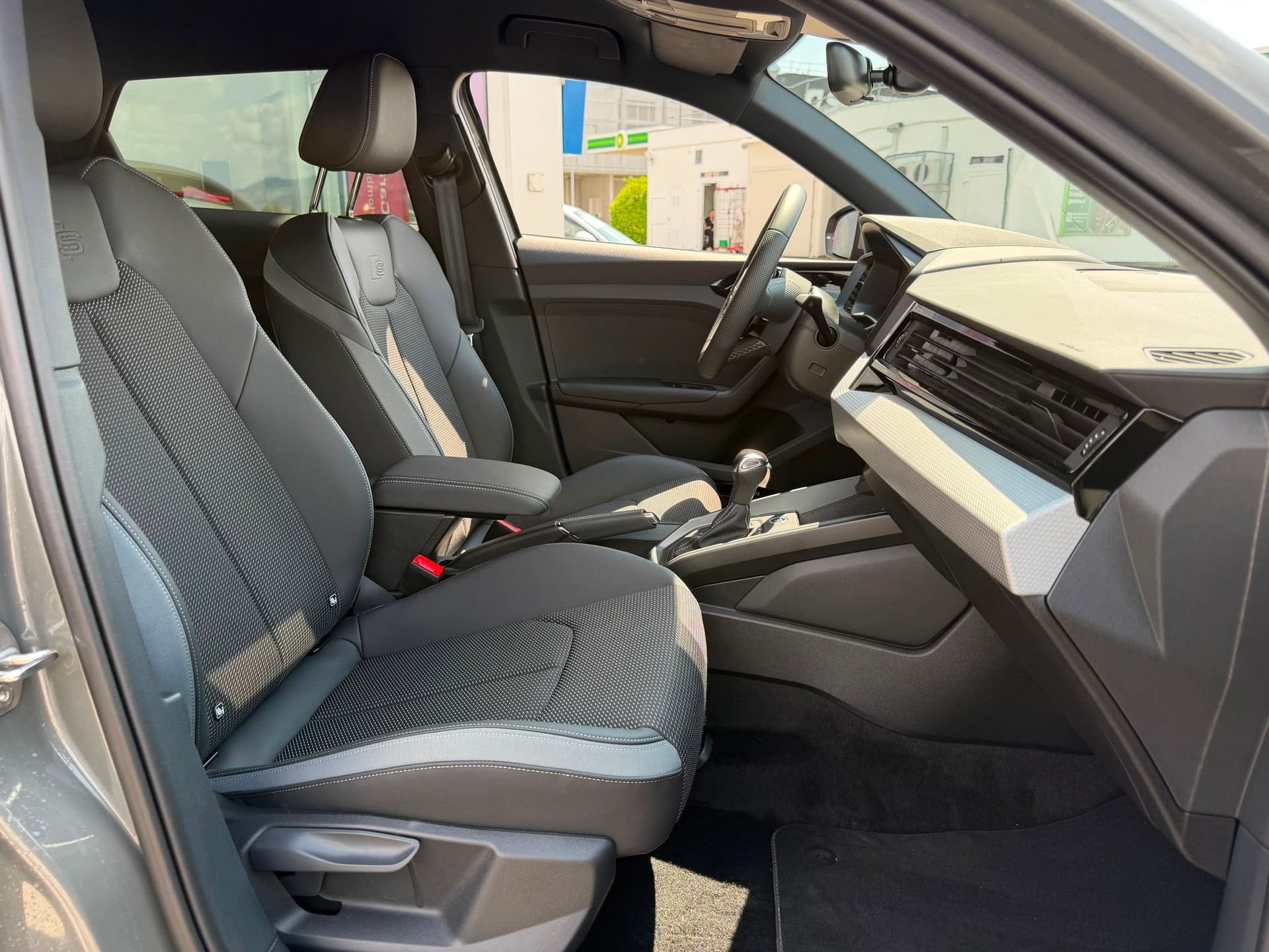 AUDI A1 Sportback 40 TFSI S Line S-tronic-image-10
