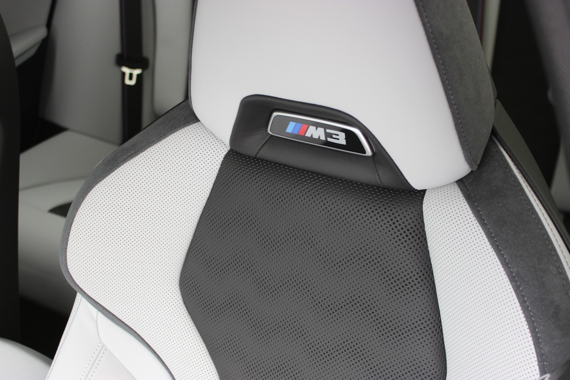 BMW M3 Competition M xDrive Touring Individual *SAO PAULO GELB*-image-22
