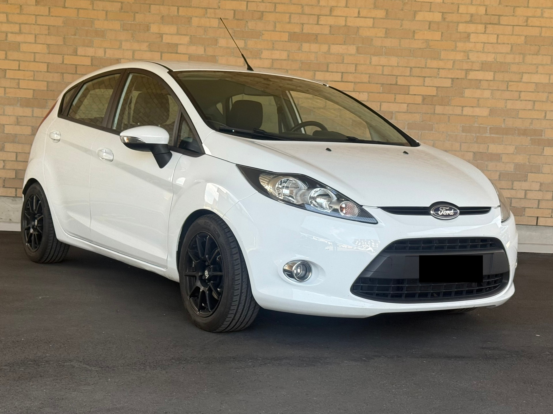 FORD Fiesta 1.4 16V Titanium-image-1