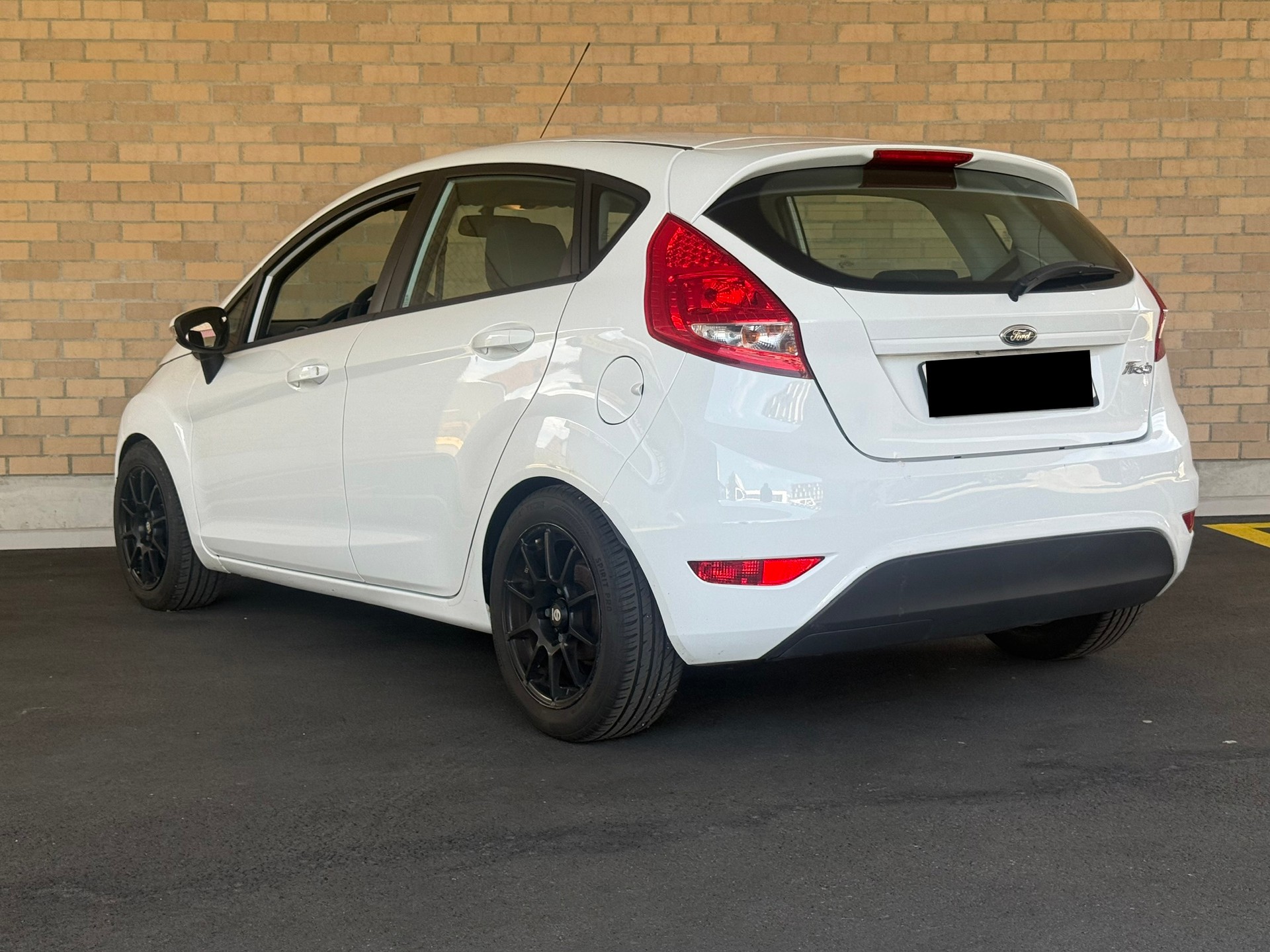FORD Fiesta 1.4 16V Titanium-image-3