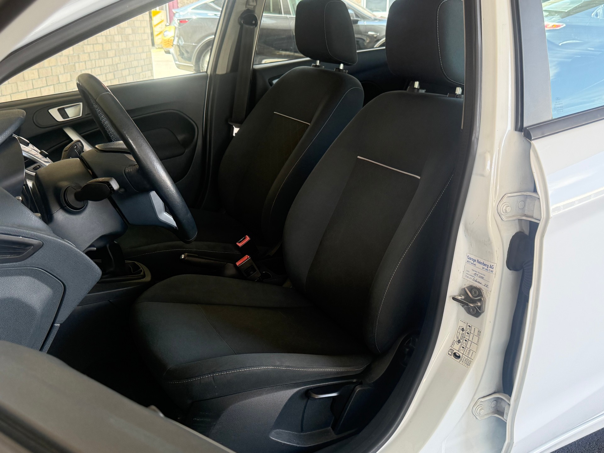 FORD Fiesta 1.4 16V Titanium-image-6