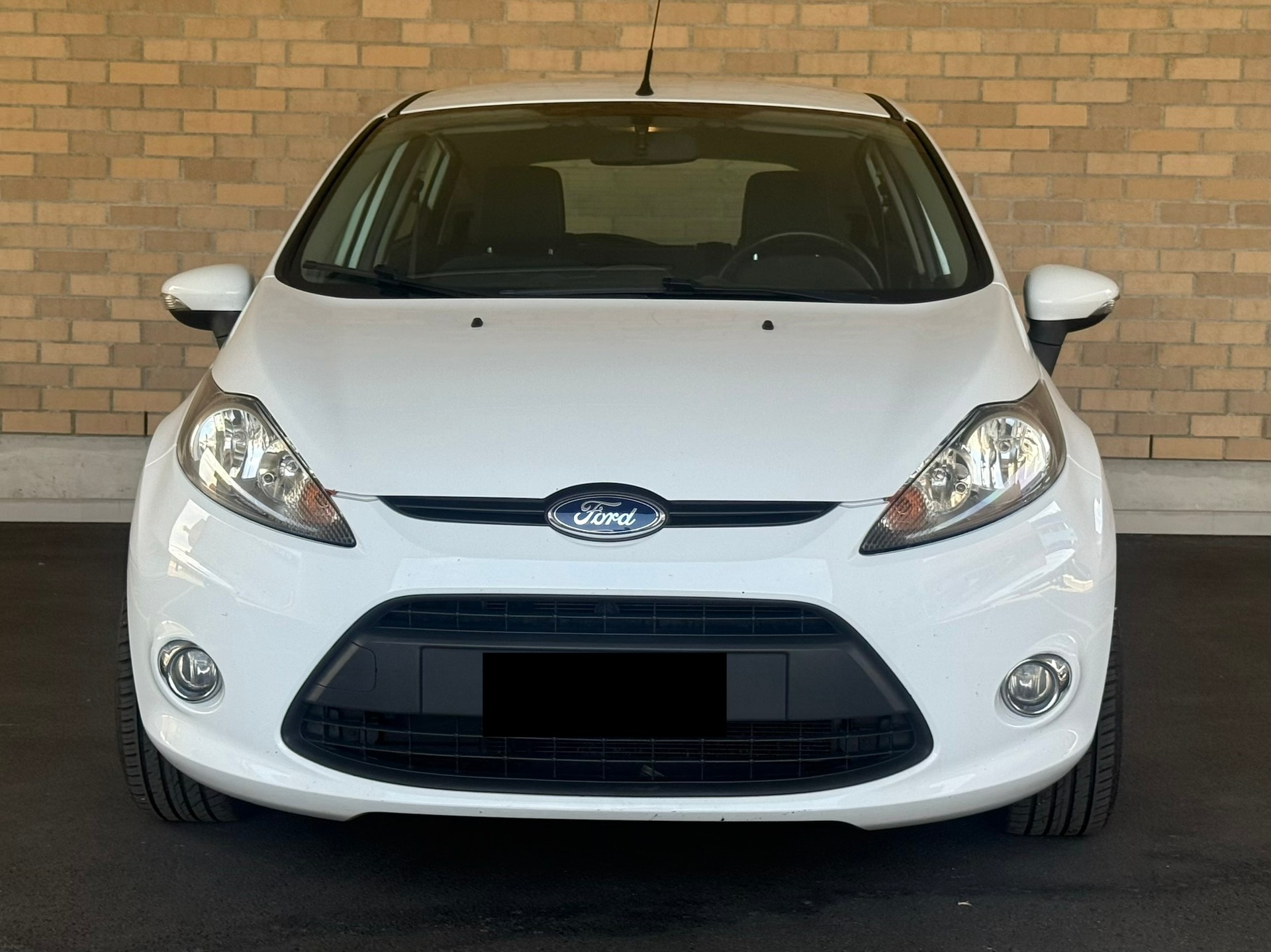 FORD Fiesta 1.4 16V Titanium-image-2
