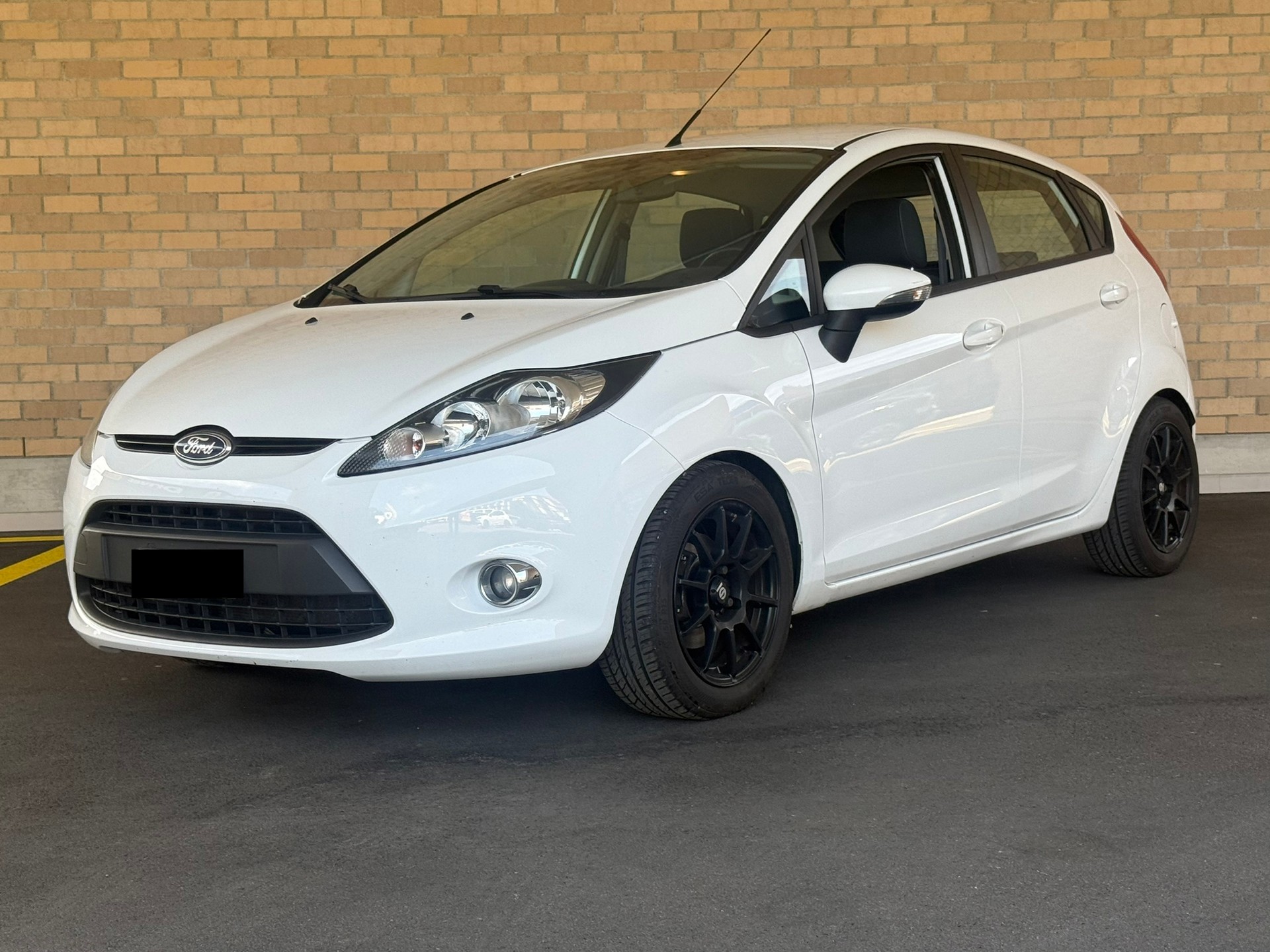 FORD Fiesta 1.4 16V Titanium-image-0