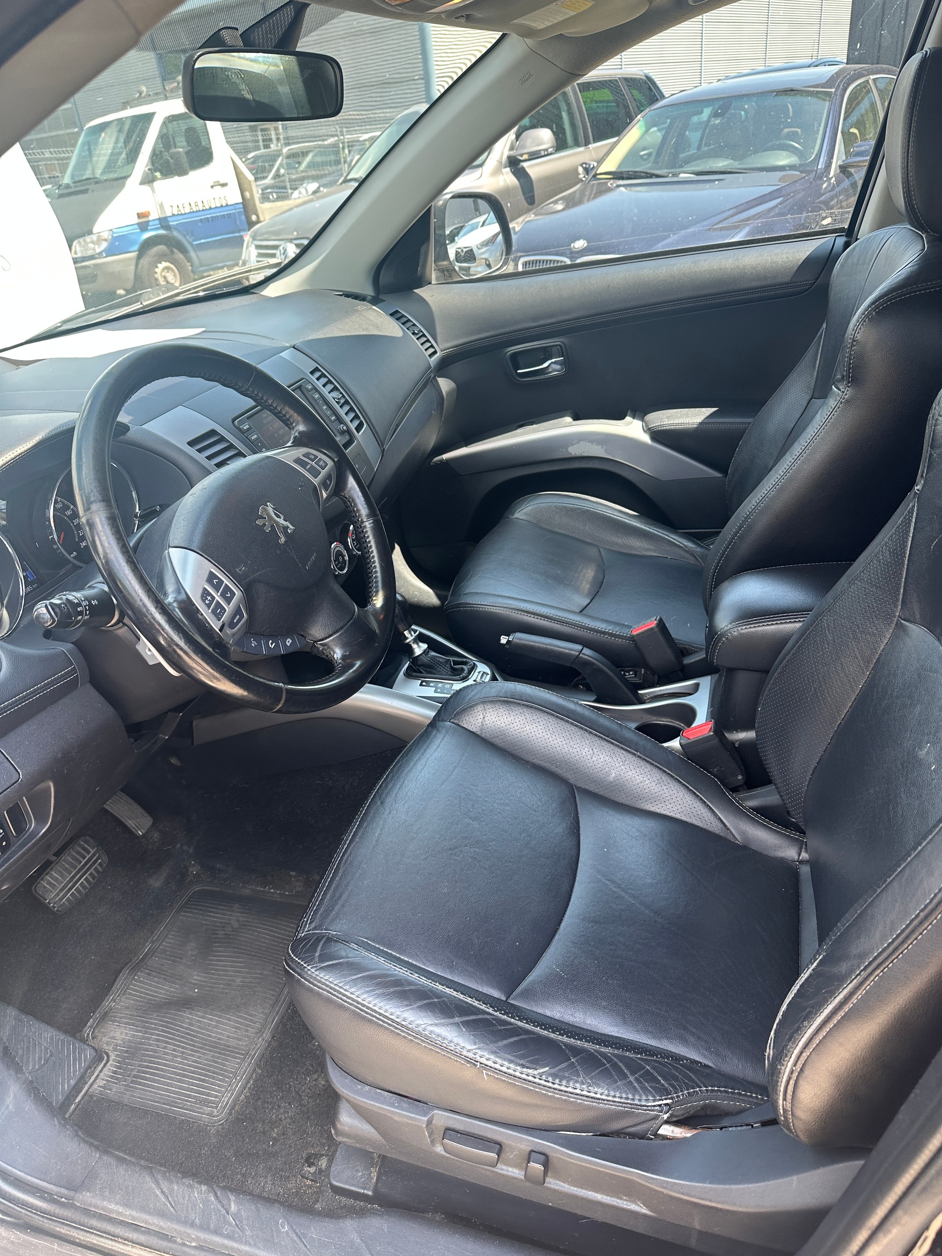 PEUGEOT 4007 2.2 HDi Lion Edition DCS6-image-4