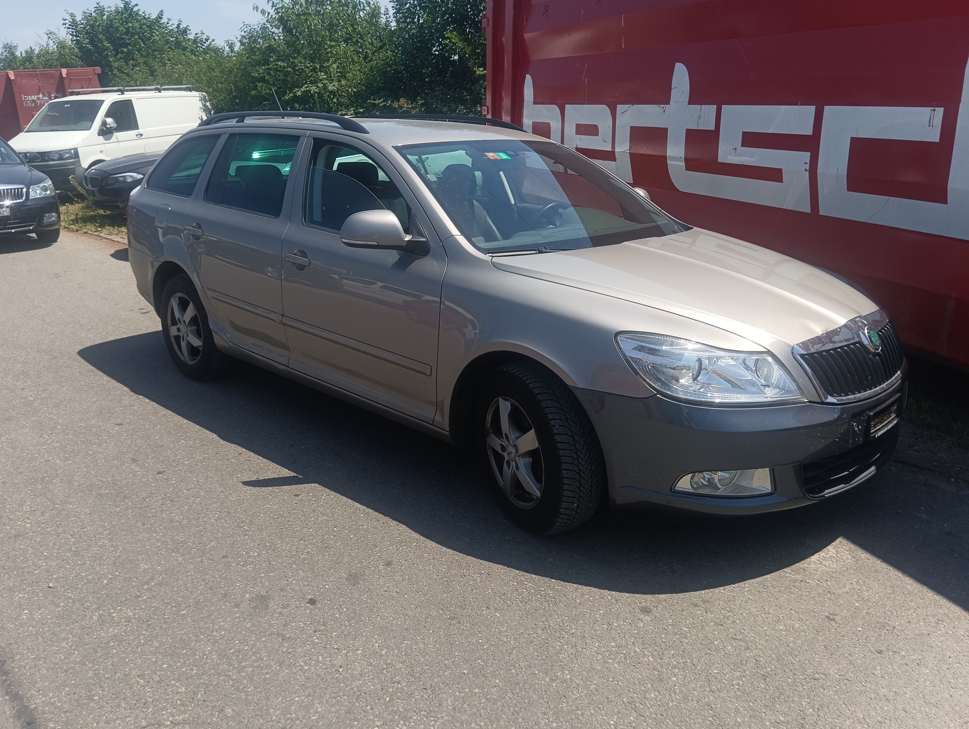 SKODA Octavia Combi 2.0 TDI Swiss Adventure 4x4 DSG-image-1