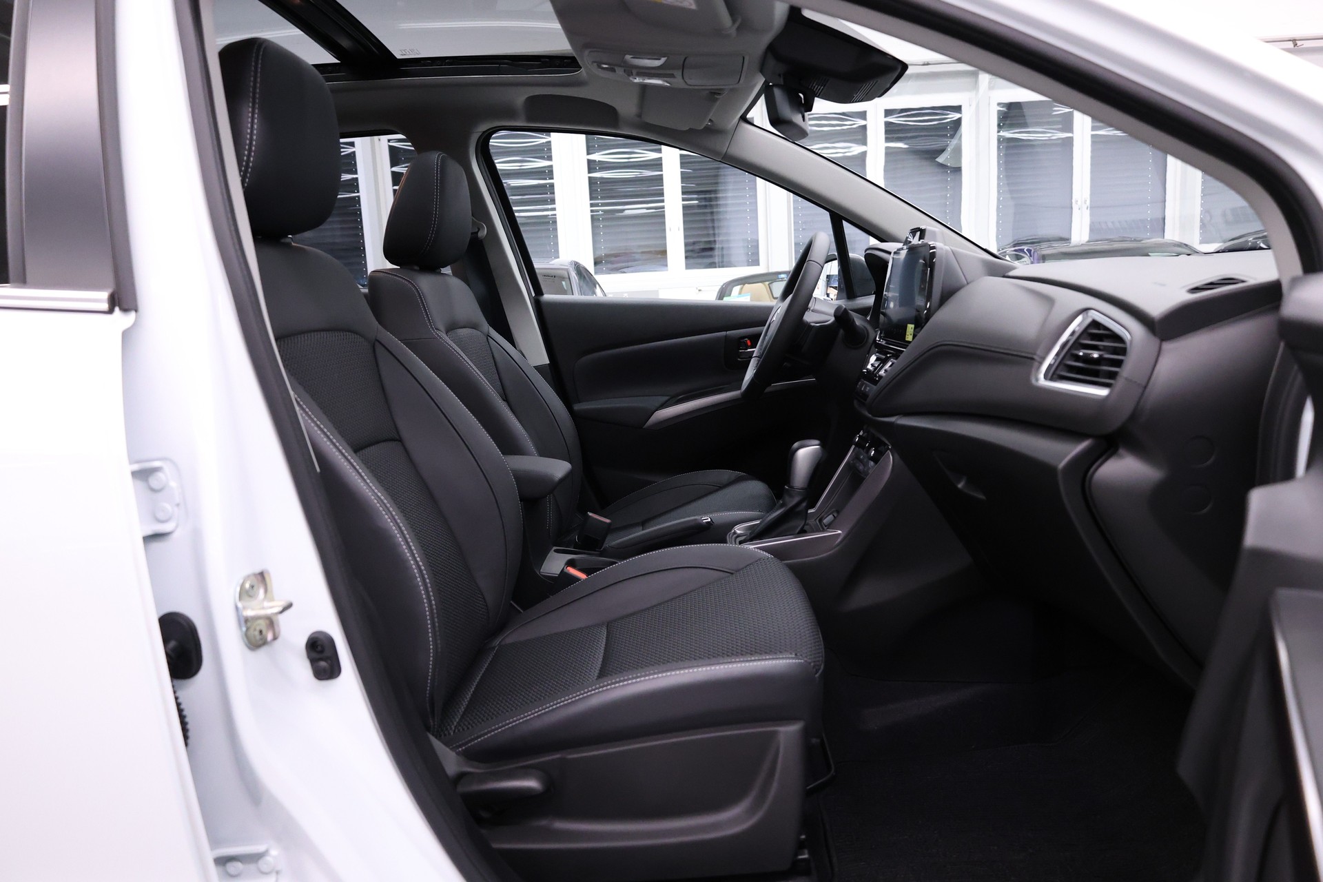 SUZUKI S-Cross 1.4 T Compact Top Hybrid 4x4-image-15