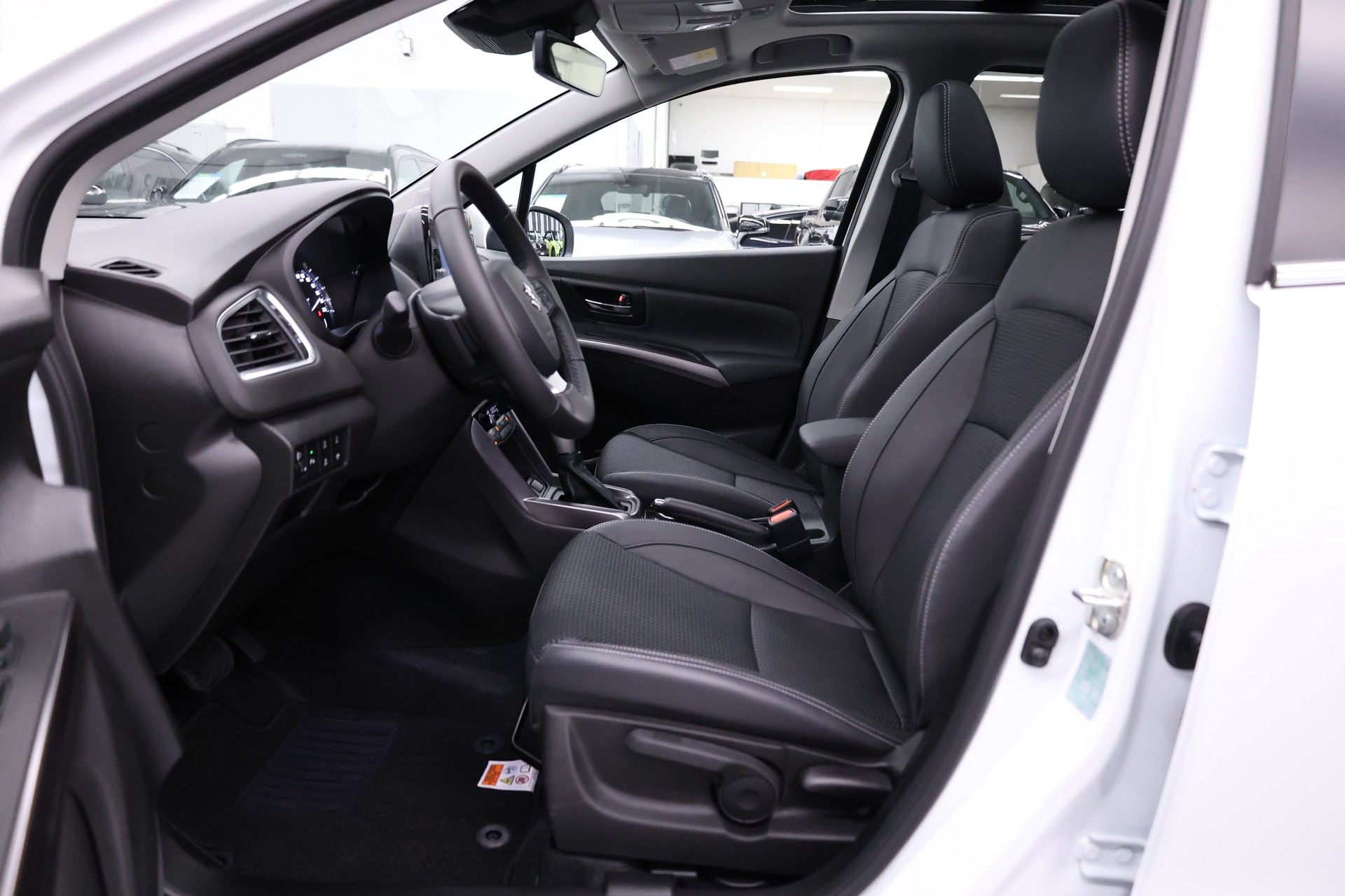 SUZUKI S-Cross 1.4 T Compact Top Hybrid 4x4-image-14