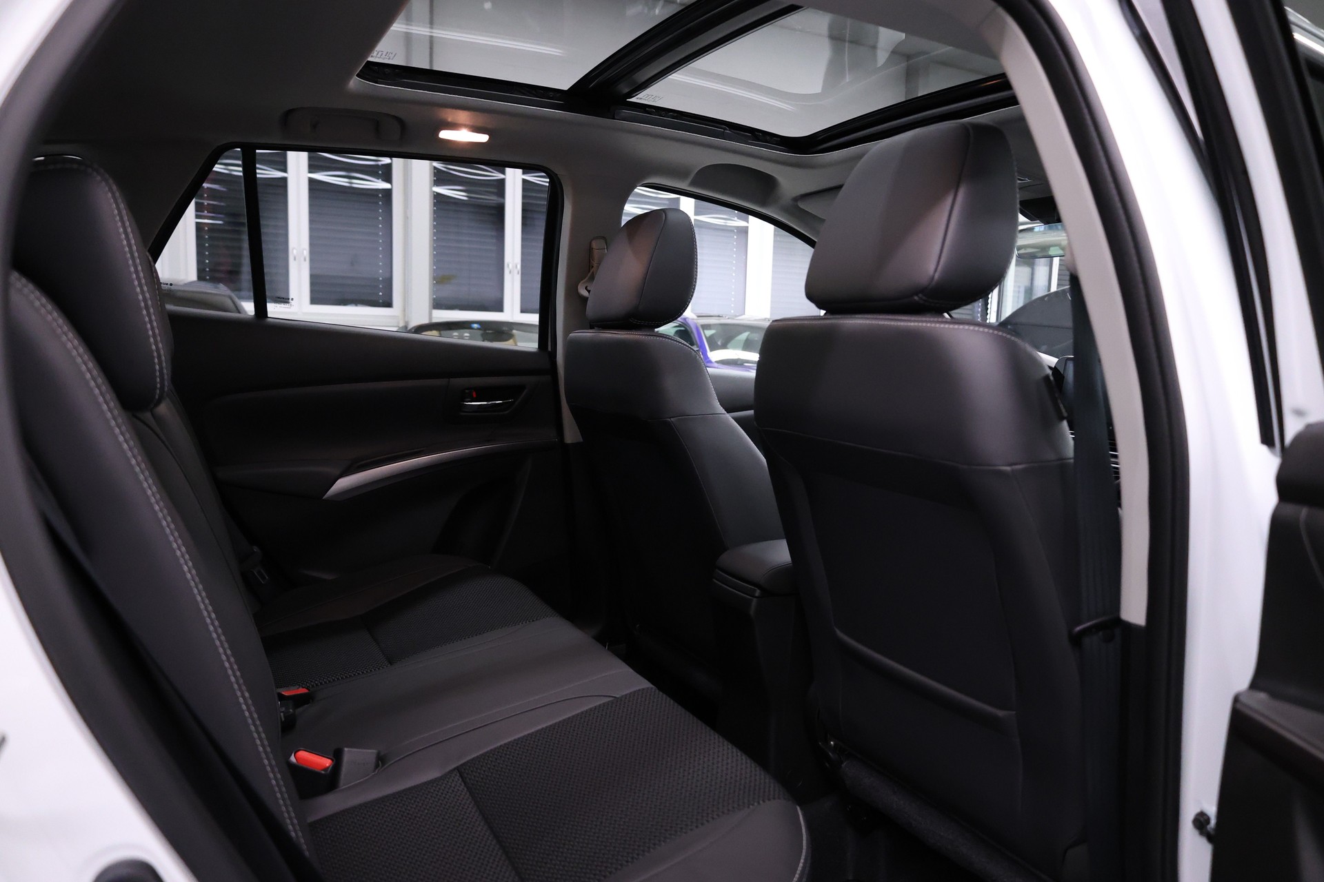 SUZUKI S-Cross 1.4 T Compact Top Hybrid 4x4-image-19