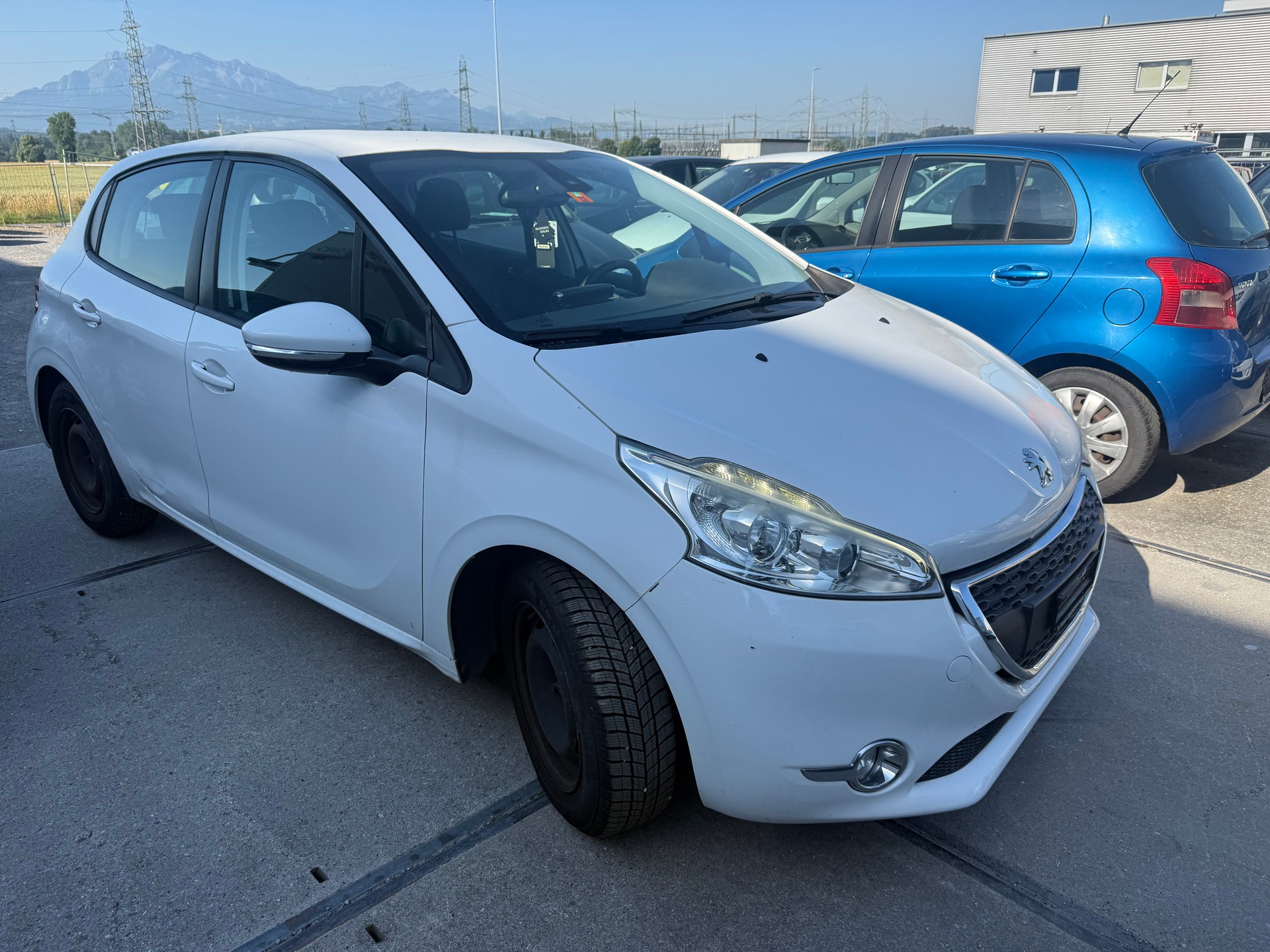 PEUGEOT 208 1.2 VTI Active-image-0