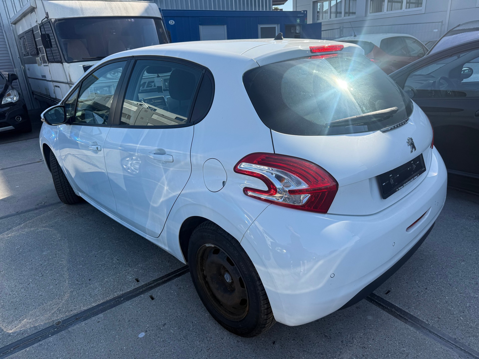 PEUGEOT 208 1.2 VTI Active-image-2