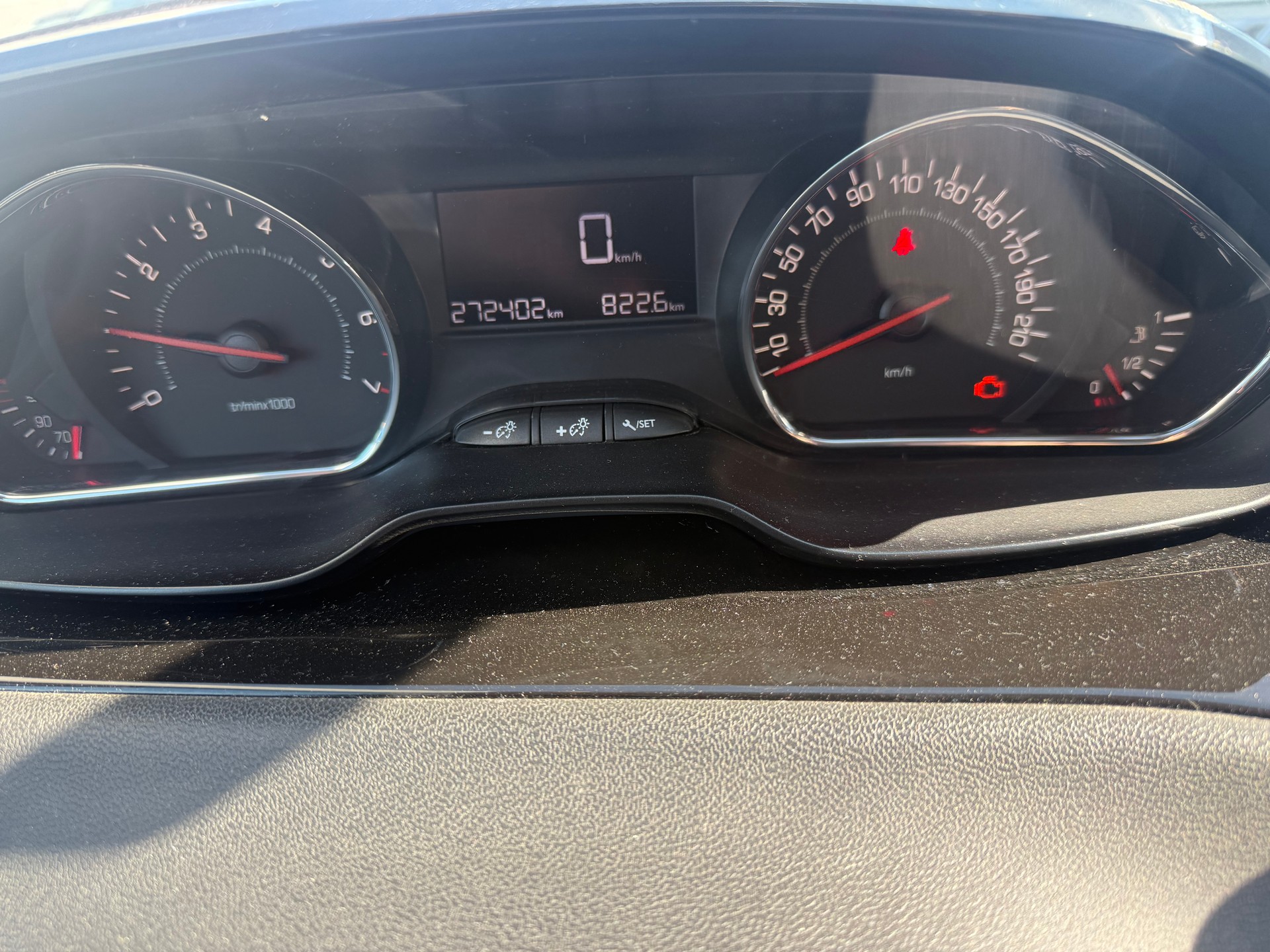PEUGEOT 208 1.2 VTI Active-image-7