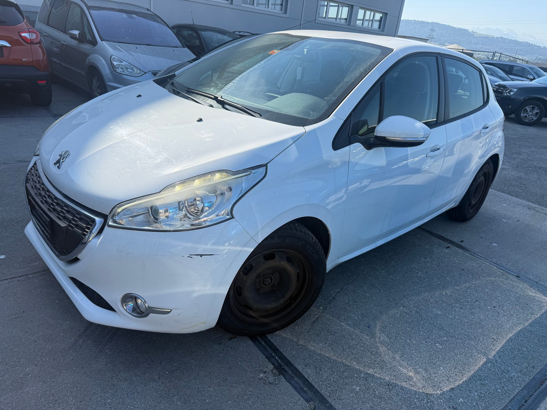 PEUGEOT 208 1.2 VTI Active-image-1