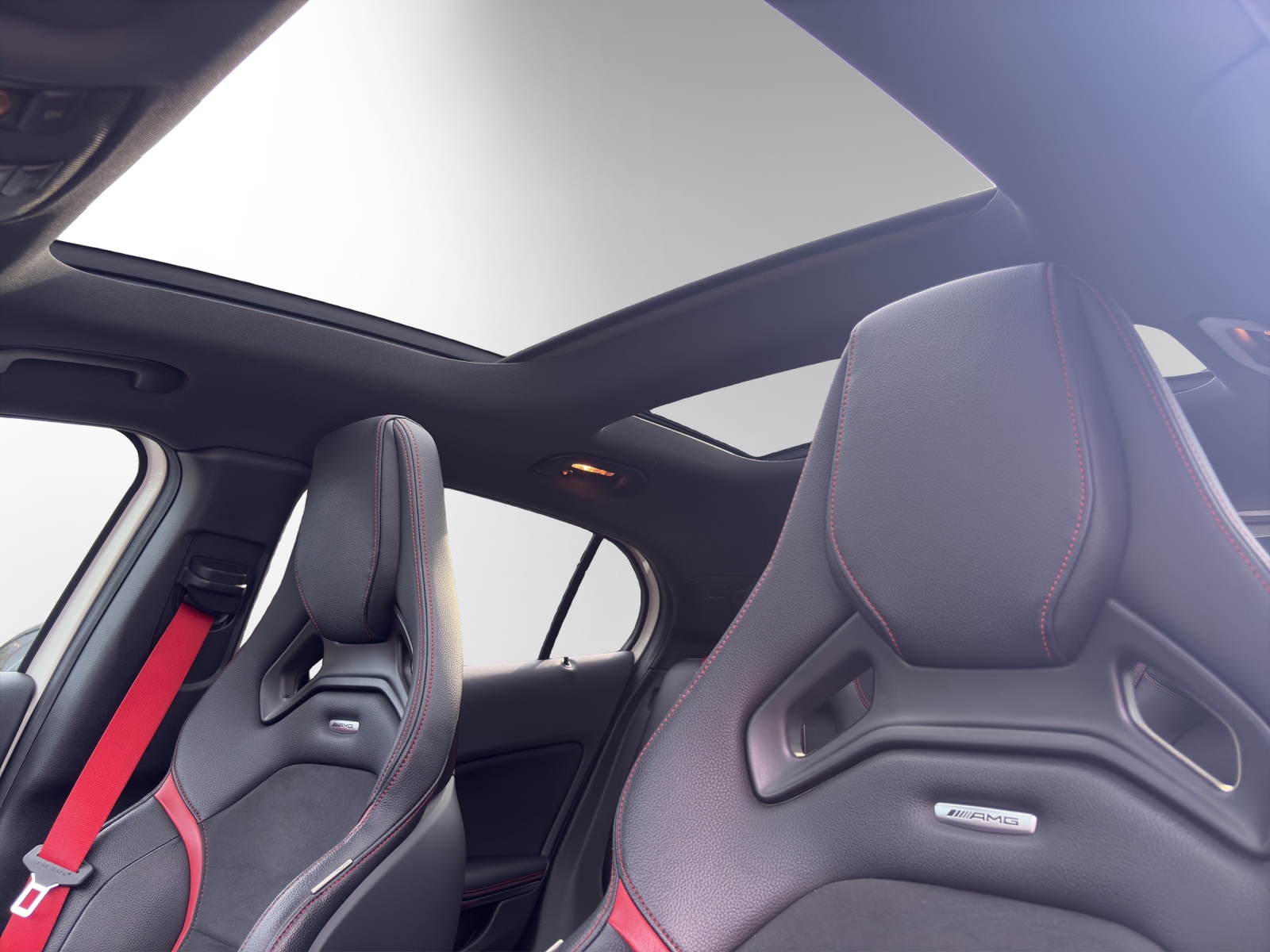 MERCEDES-BENZ GLA 45 AMG 4Matic 7G-DCT-image-9
