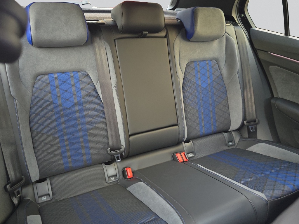 VW Golf VIII 2.0 TSI R DSG 4motion-image-10