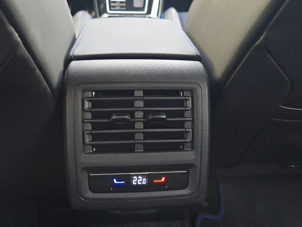 VW Golf VIII 2.0 TSI R DSG 4motion-image-30
