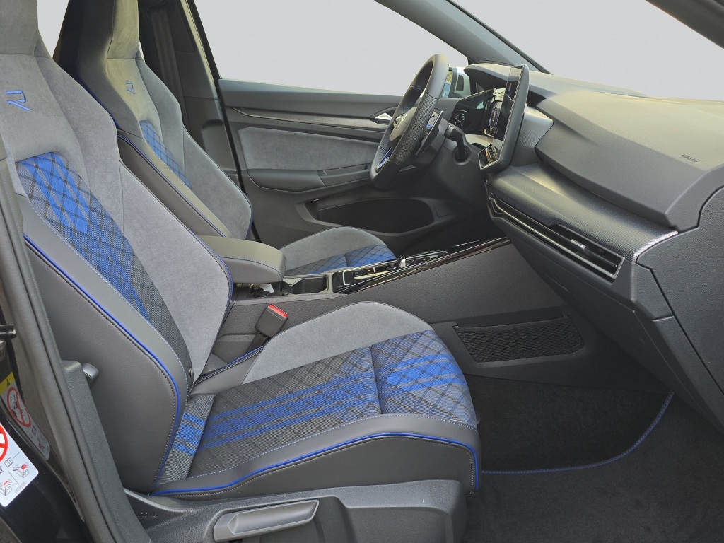 VW Golf VIII 2.0 TSI R DSG 4motion-image-9