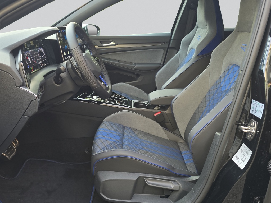 VW Golf VIII 2.0 TSI R DSG 4motion-image-8