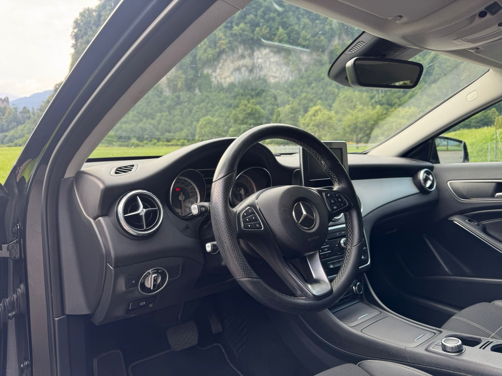 MERCEDES-BENZ GLA 200 CDI Swiss Star Edition Urban 4Matic 7G-DCT-image-16