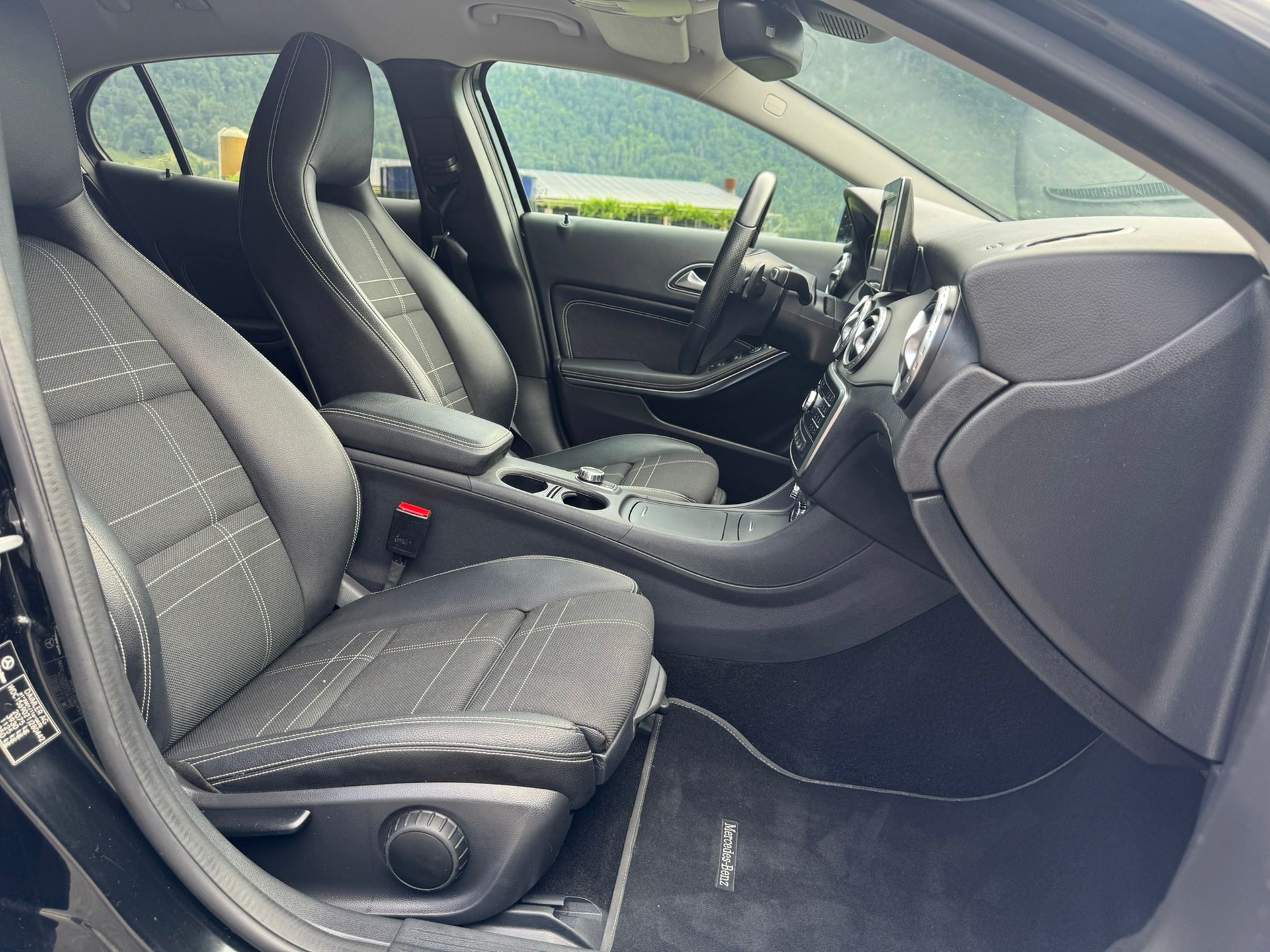 MERCEDES-BENZ GLA 200 CDI Swiss Star Edition Urban 4Matic 7G-DCT-image-13