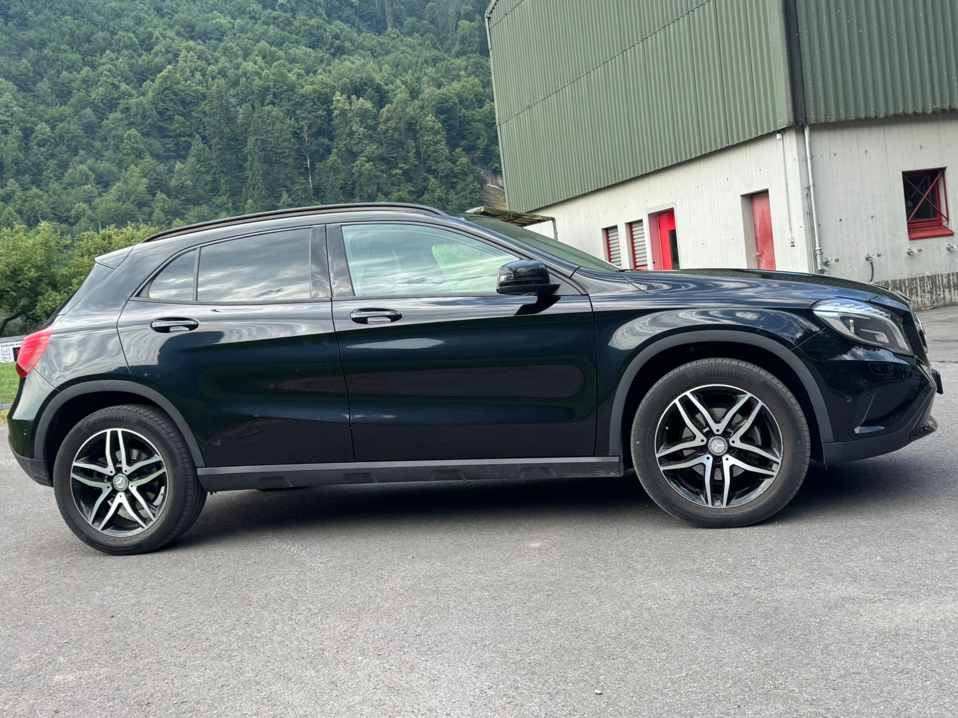 MERCEDES-BENZ GLA 200 CDI Swiss Star Edition Urban 4Matic 7G-DCT-image-4