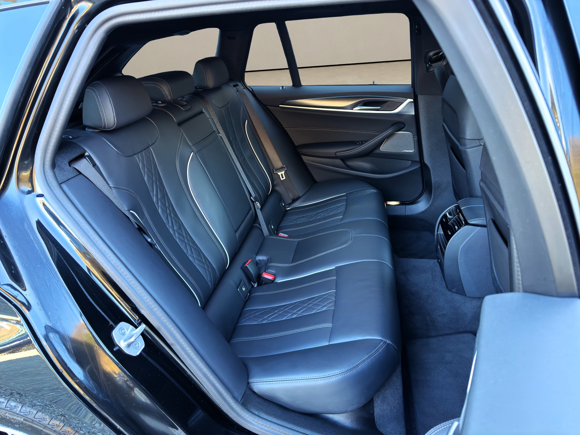 BMW 530e xDrive Touring Pure❗M Sport❗Steptronic✅CH-Fahrzeug & Werksgarantie und Gratis-Service✅-image-12