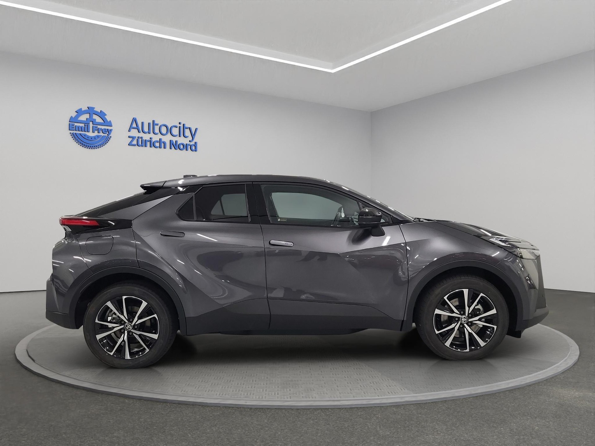 TOYOTA C-HR 2.0 PHEV Swiss Edition-showroom-element-3
