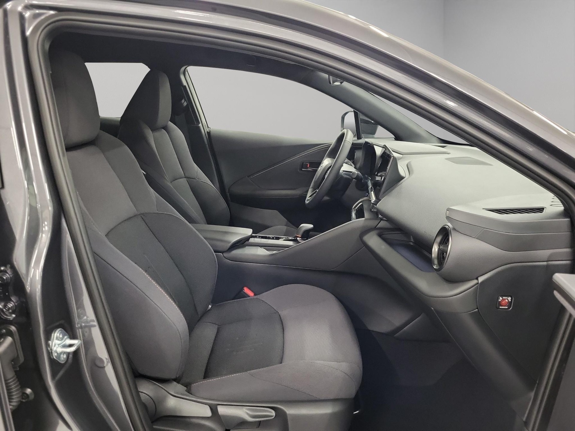 TOYOTA C-HR 2.0 PHEV Swiss Edition-image-9