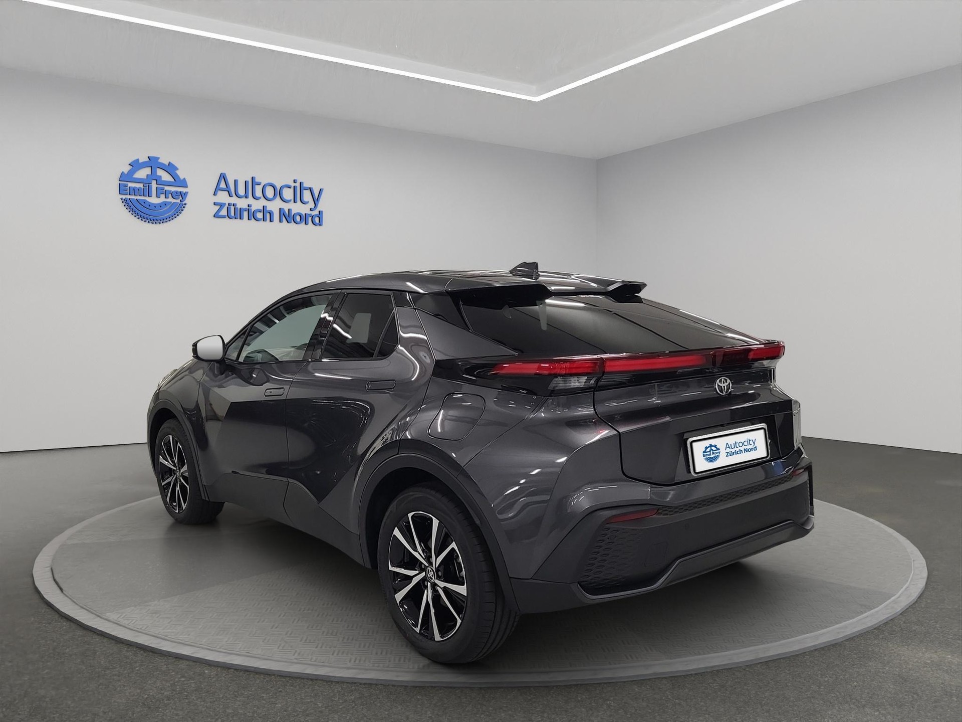 TOYOTA C-HR 2.0 PHEV Swiss Edition-showroom-element-1