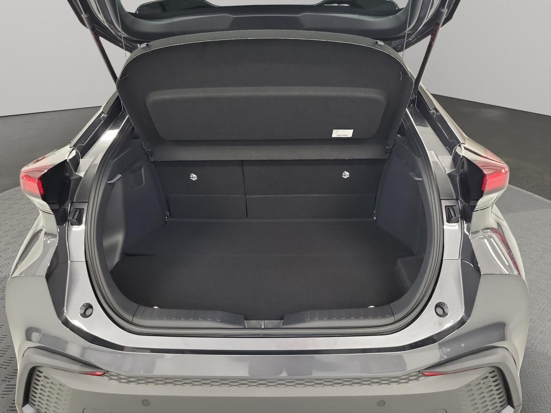 TOYOTA C-HR 2.0 PHEV Swiss Edition-image-5