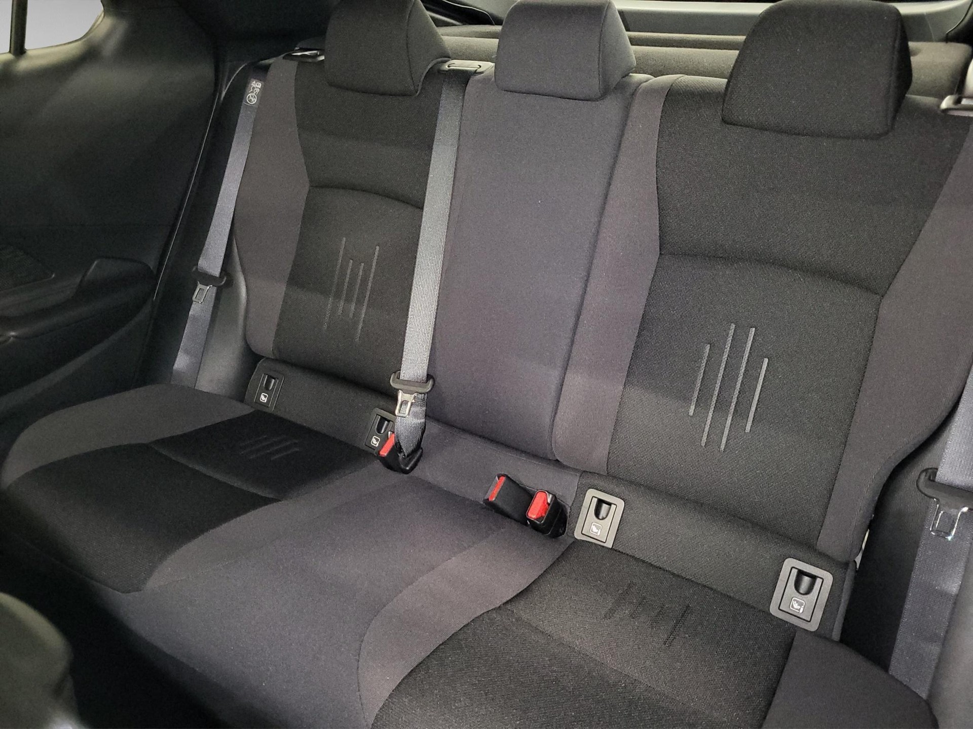 TOYOTA C-HR 2.0 PHEV Swiss Edition-image-11