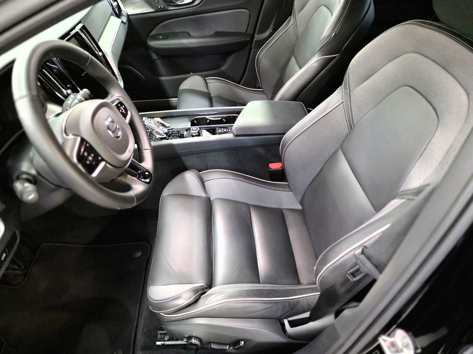 VOLVO V60 B4 Benzin Mild Hybrid Ultra Dark DCT-image-8