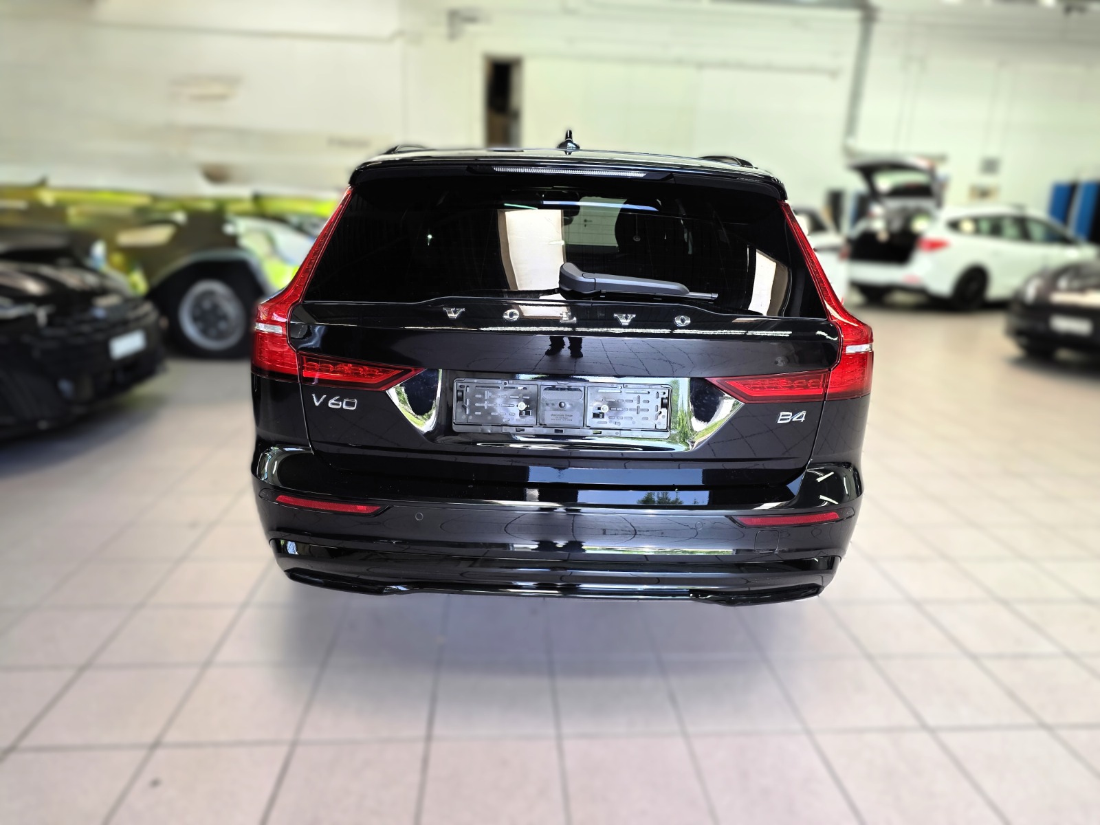 VOLVO V60 B4 Benzin Mild Hybrid Ultra Dark DCT-image-3