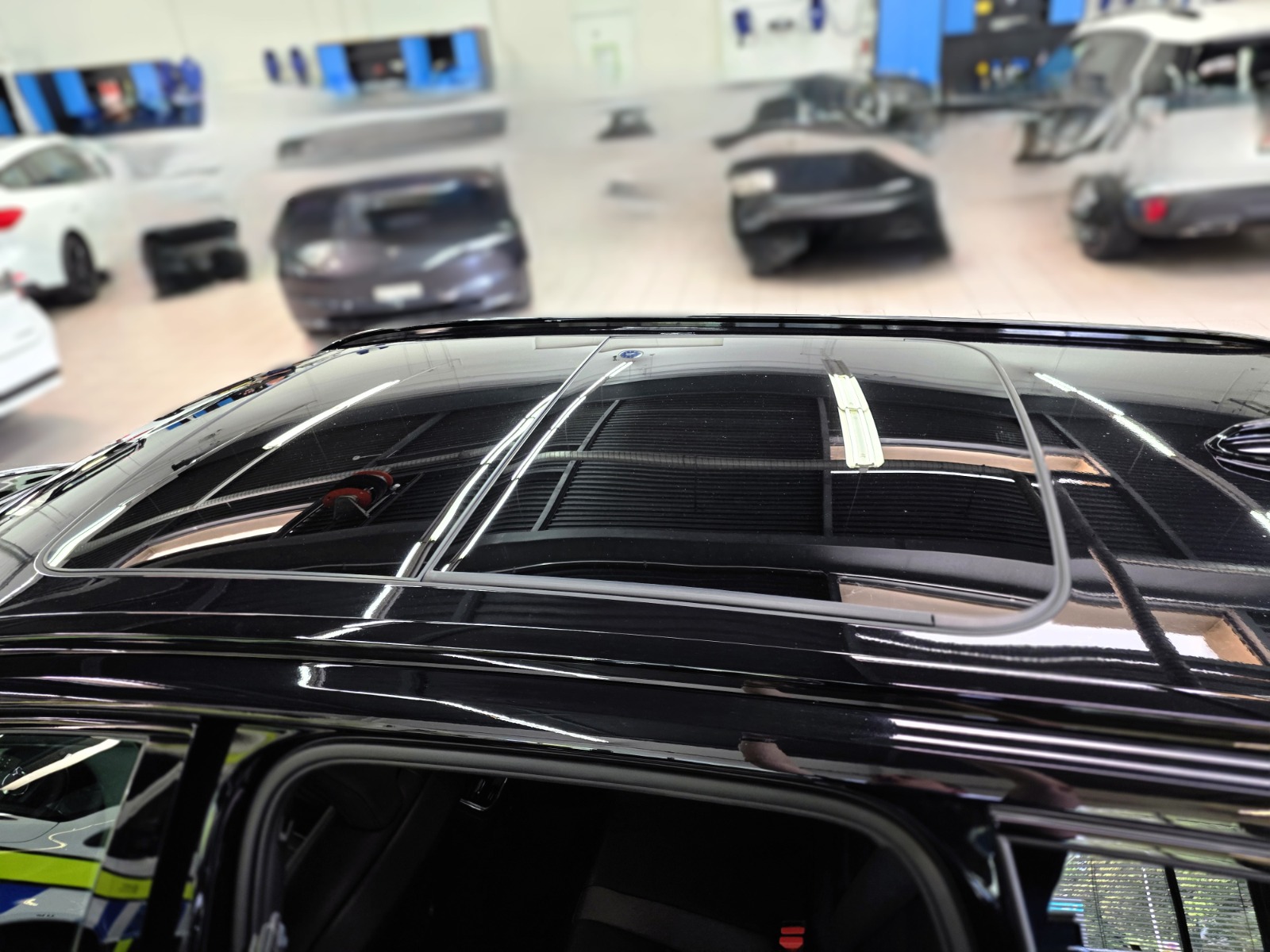 VOLVO V60 B4 Benzin Mild Hybrid Ultra Dark DCT-image-14