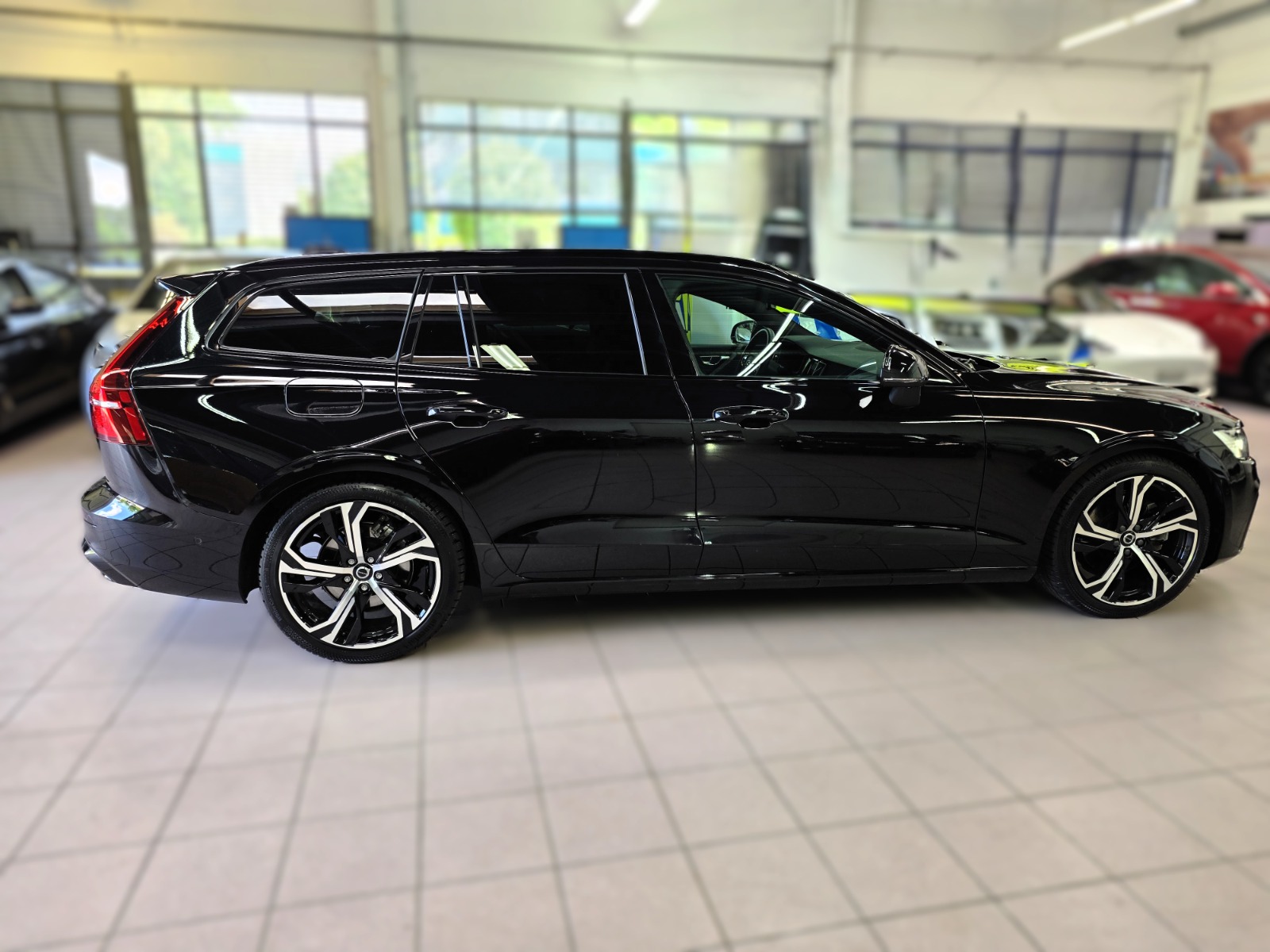 VOLVO V60 B4 Benzin Mild Hybrid Ultra Dark DCT-image-5