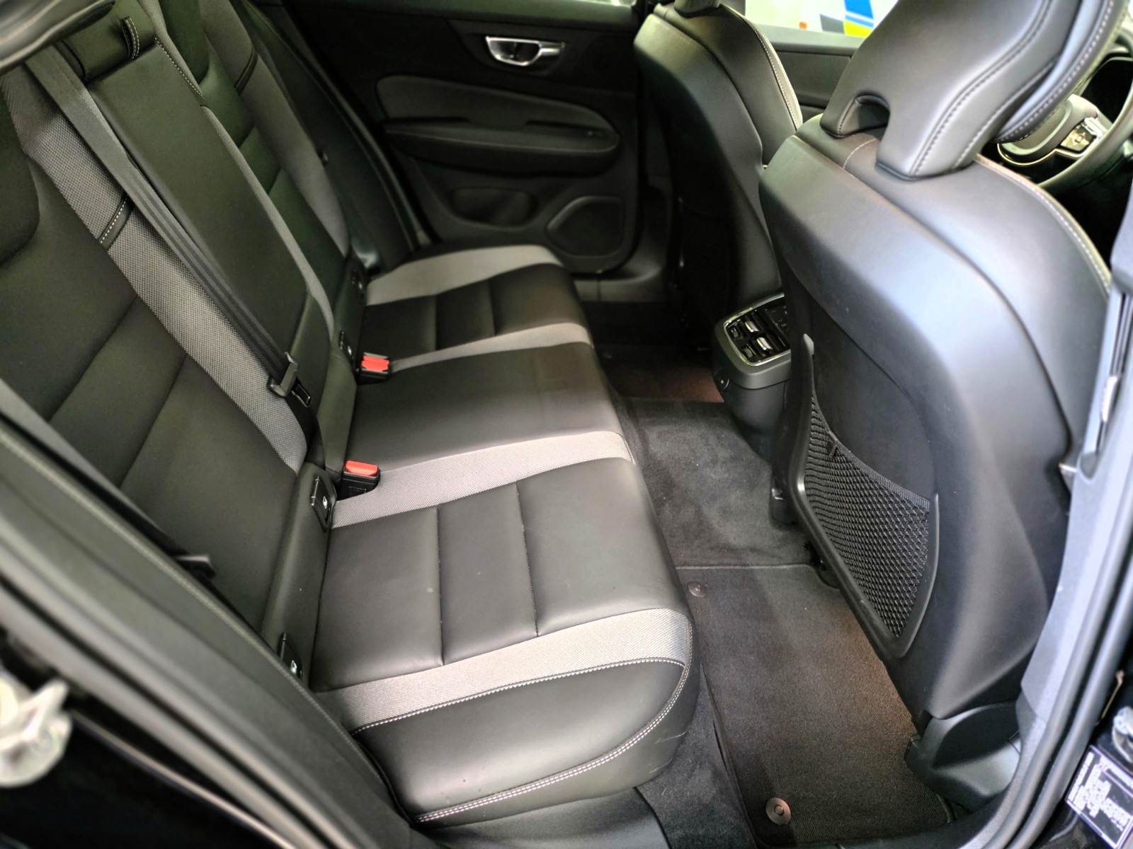 VOLVO V60 B4 Benzin Mild Hybrid Ultra Dark DCT-image-13