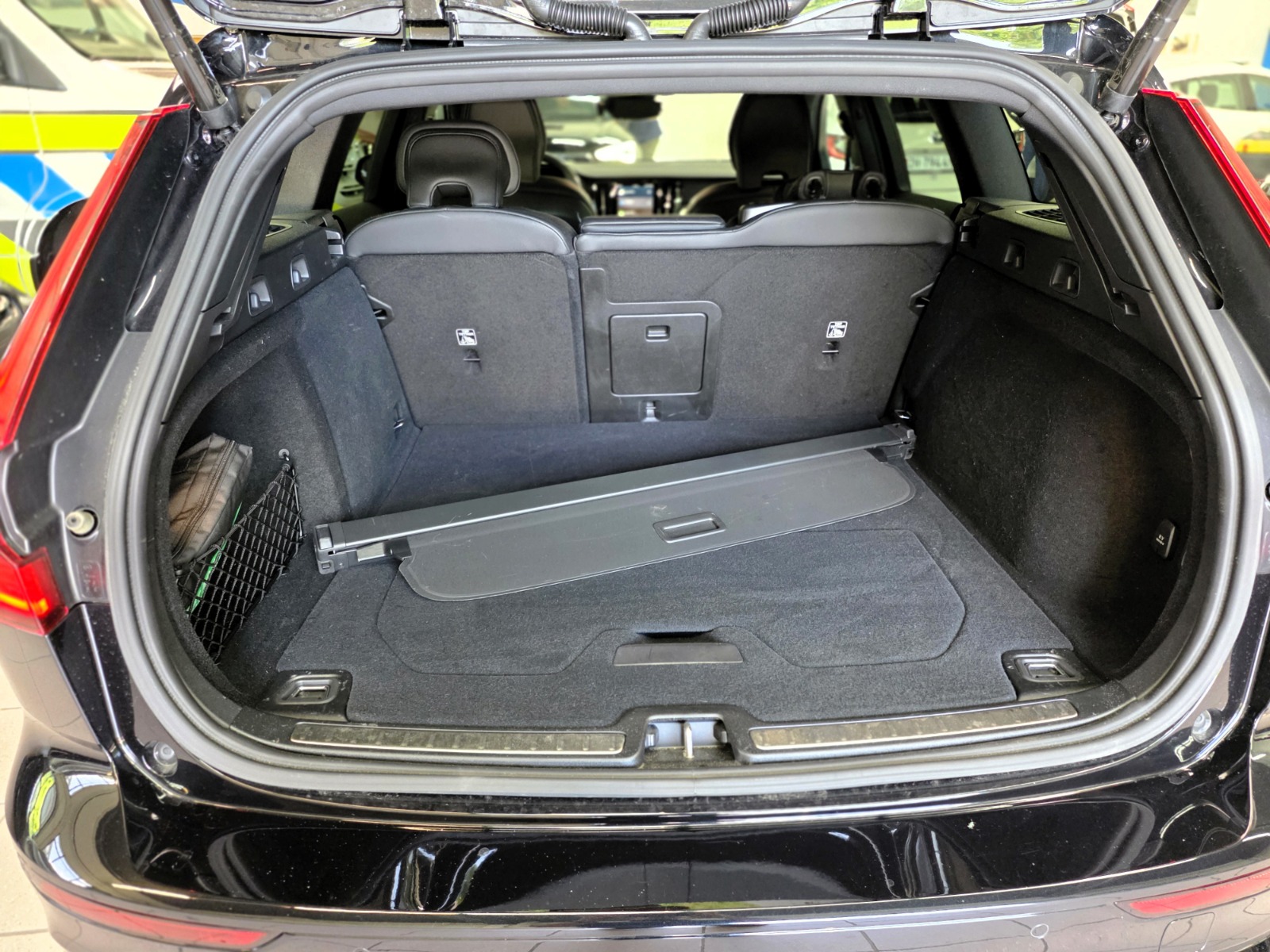 VOLVO V60 B4 Benzin Mild Hybrid Ultra Dark DCT-image-15