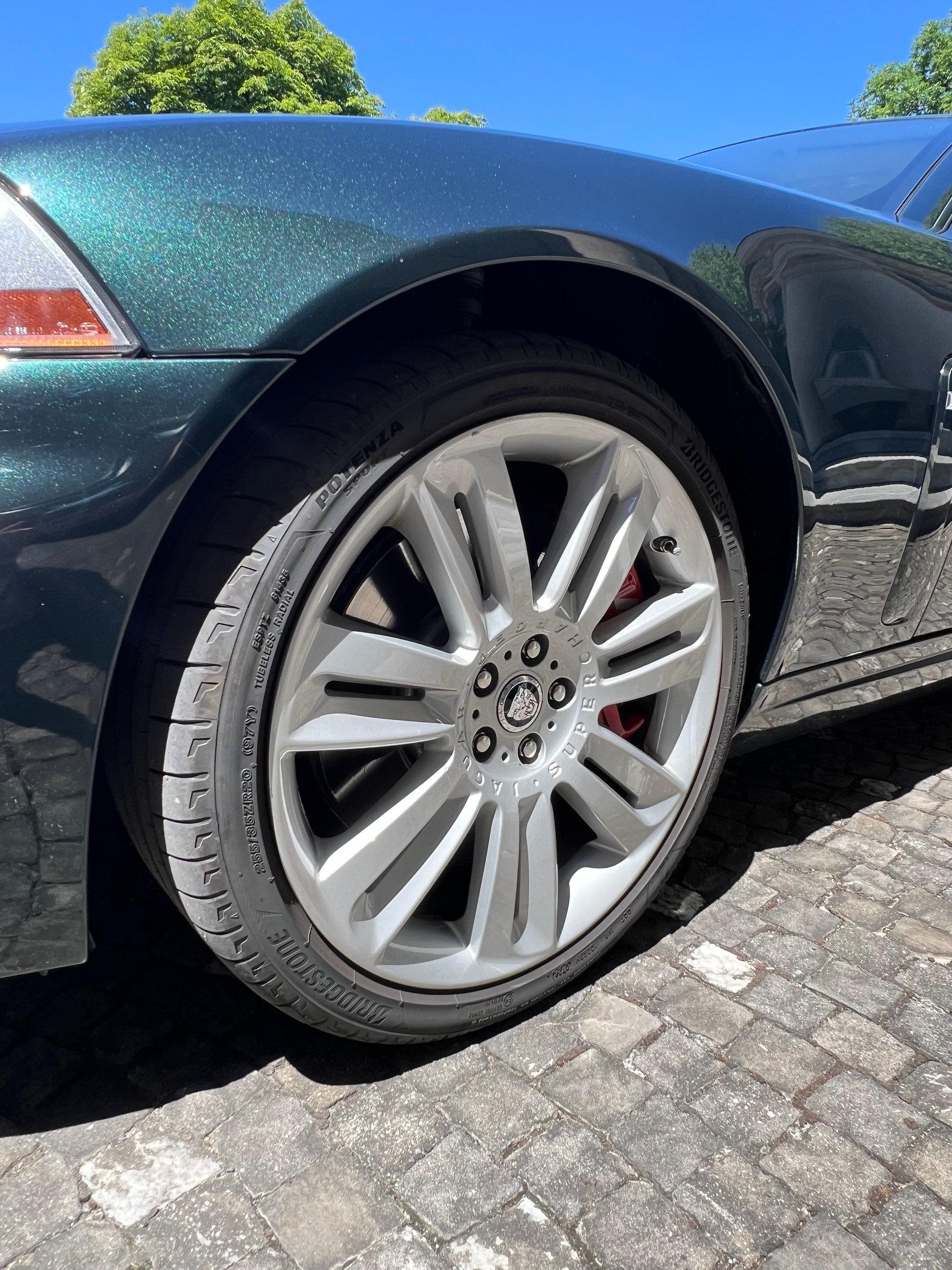 JAGUAR XKR-image-7