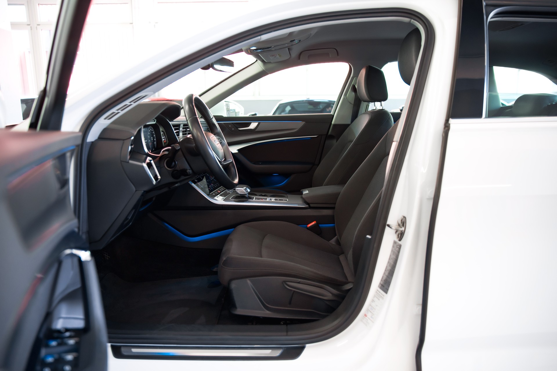 AUDI A6 Avant 45 TFSI quattro S-Tronic-image-18