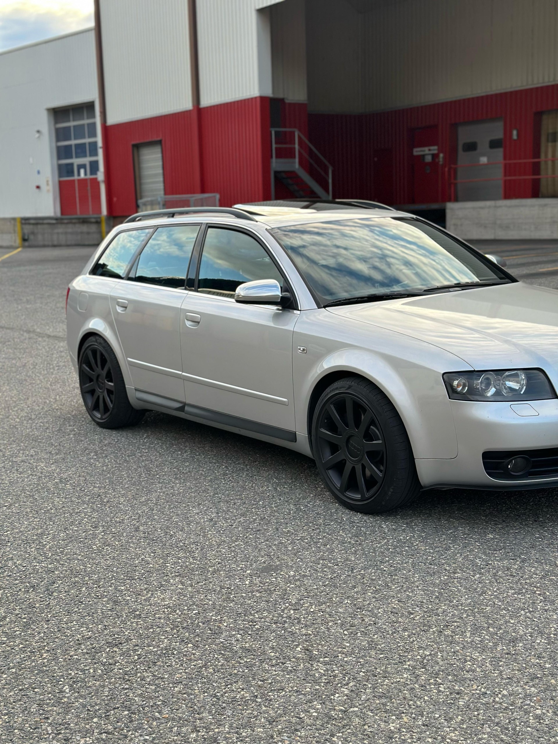 AUDI 4.2 V8 quattro-image-2