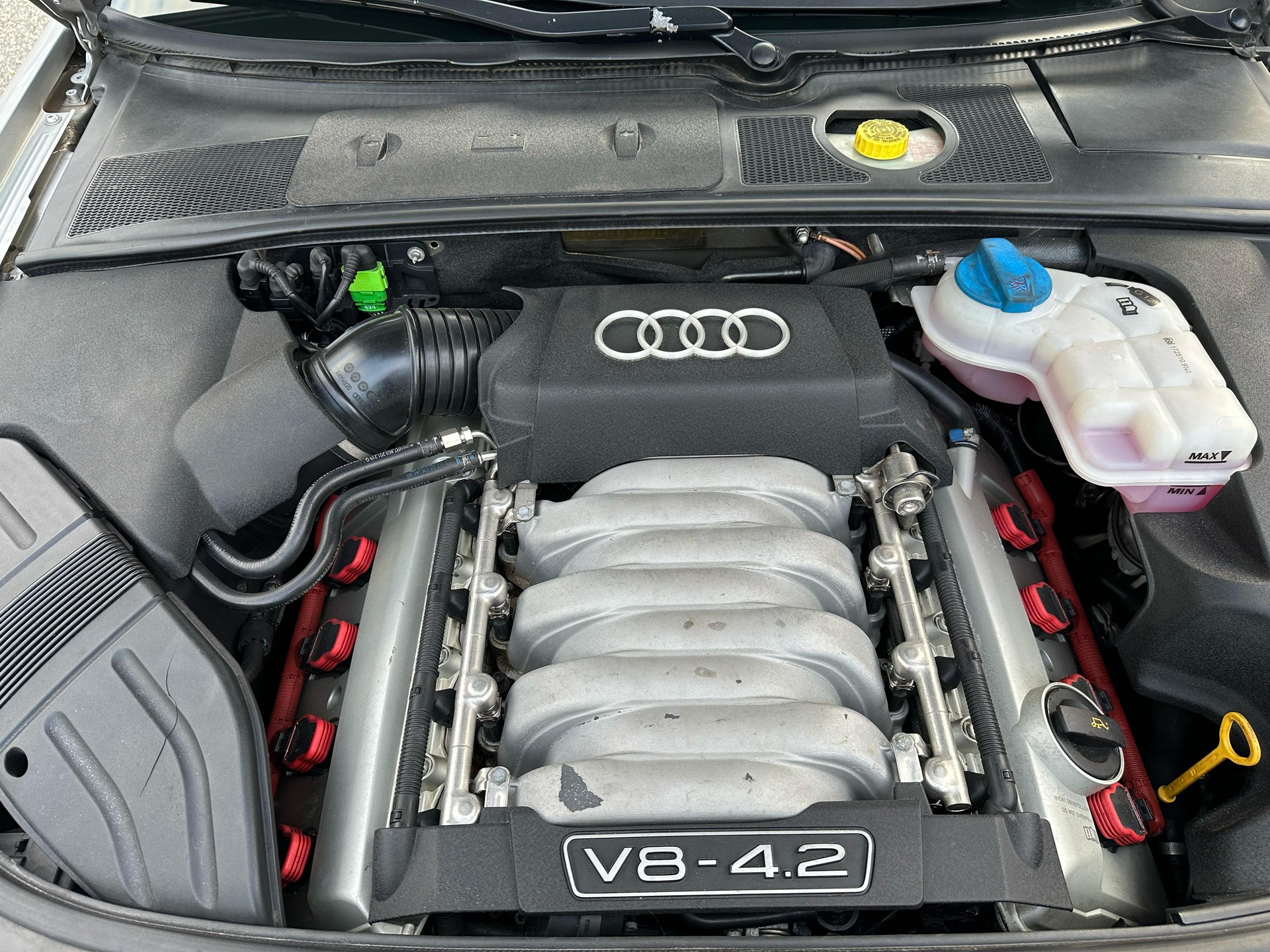 AUDI 4.2 V8 quattro-image-0