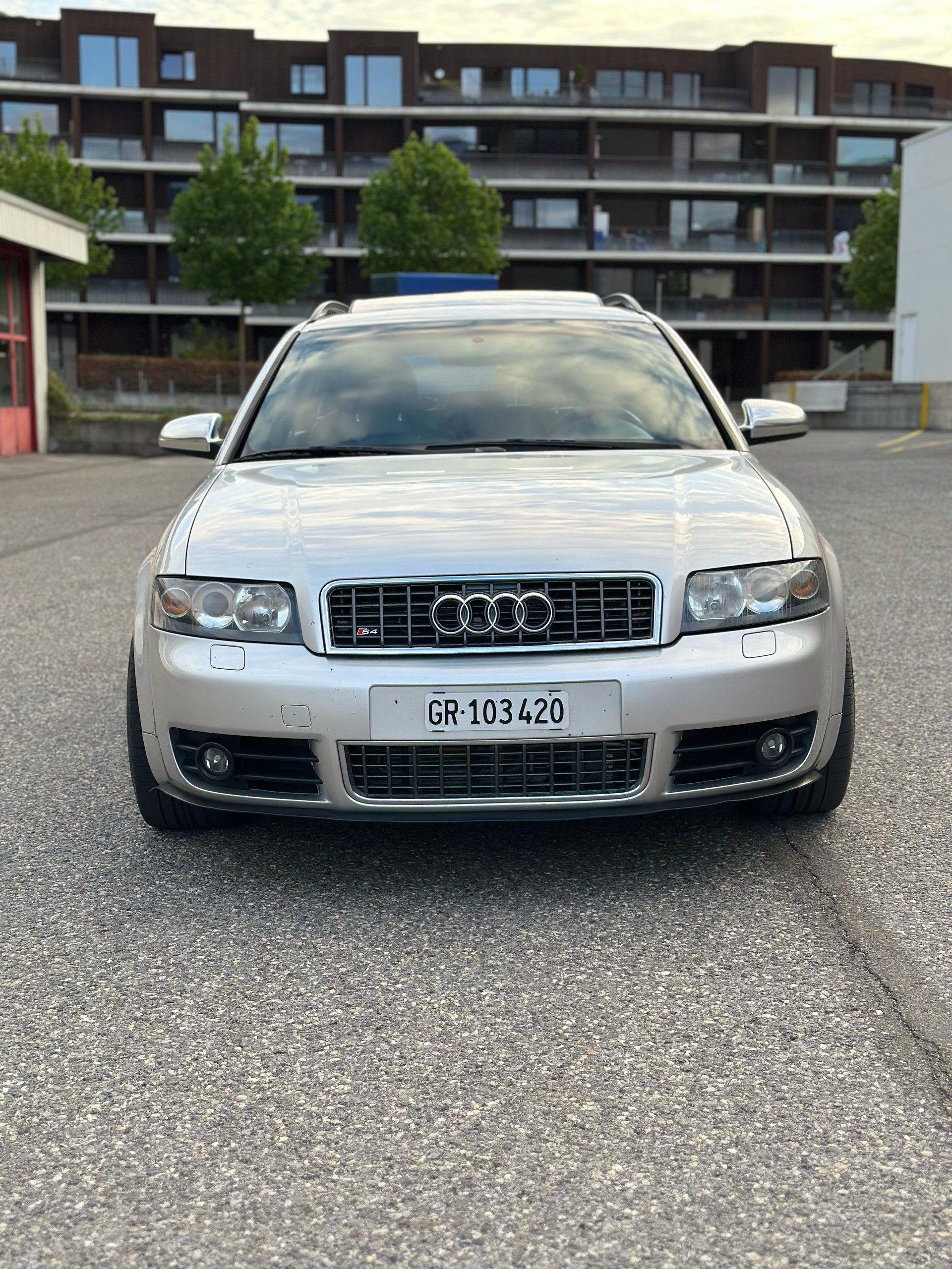 AUDI 4.2 V8 quattro-image-1